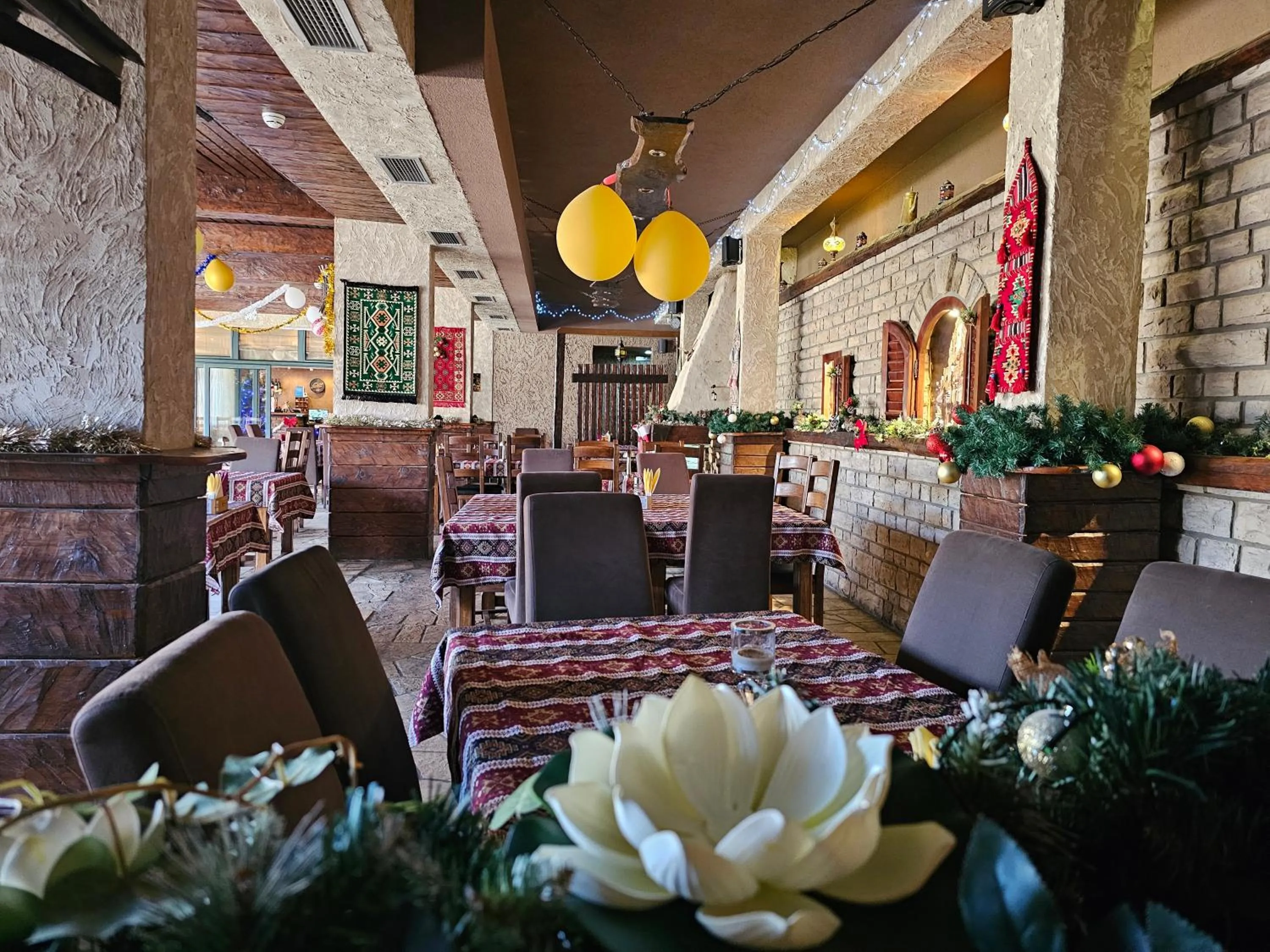 Restaurant/places to eat in Hotel Olimpija plus