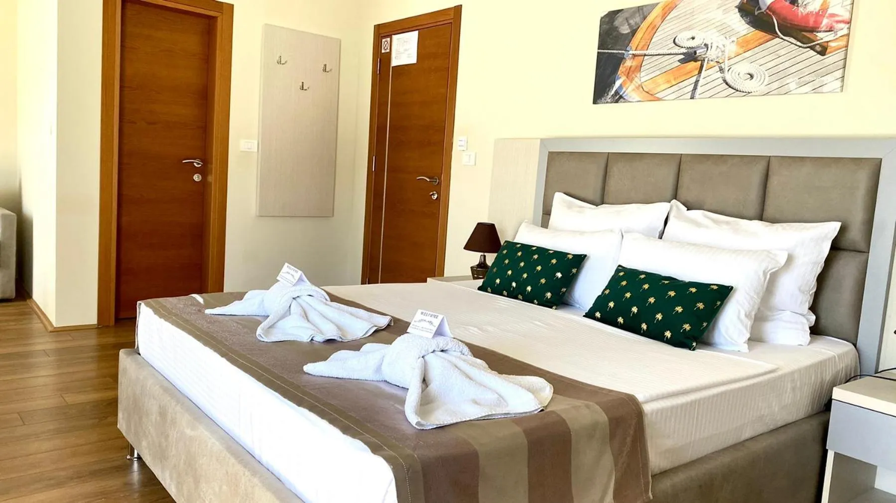 Staff, Bed in Hotel Olimpija plus