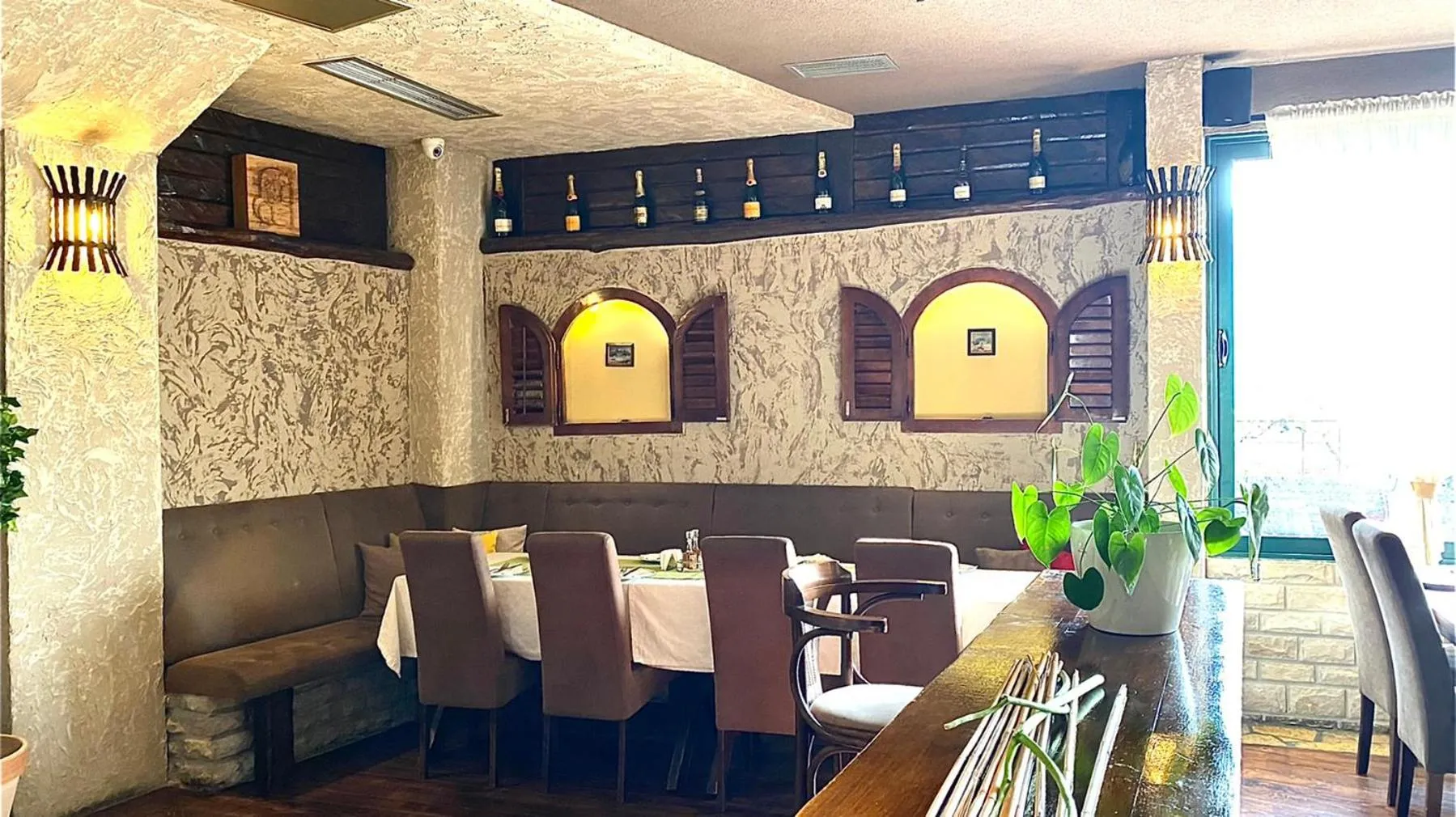 Restaurant/places to eat in Hotel Olimpija plus