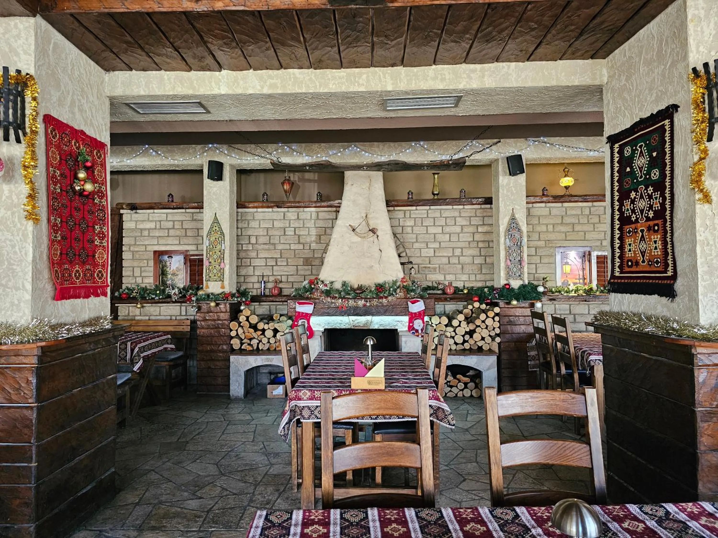 Restaurant/places to eat in Hotel Olimpija plus