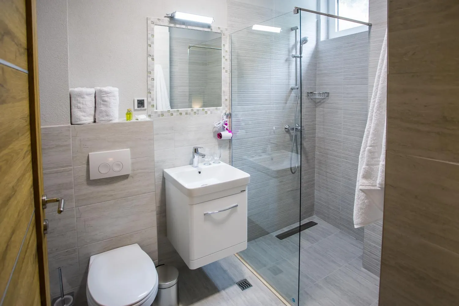 Shower in Hotel Olimpija plus