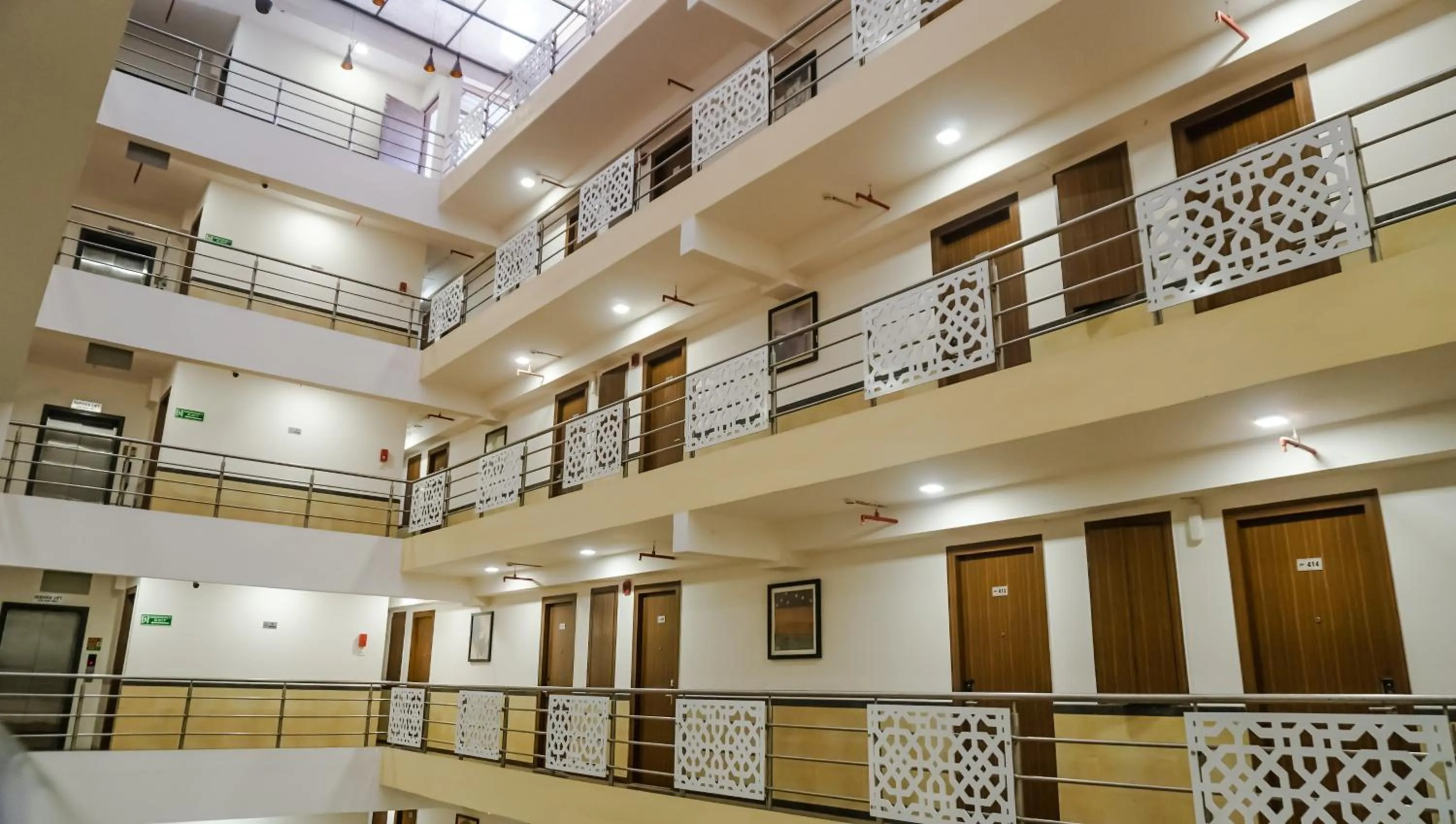 Billiard in The Altruist Hotel Navi Mumbai-1