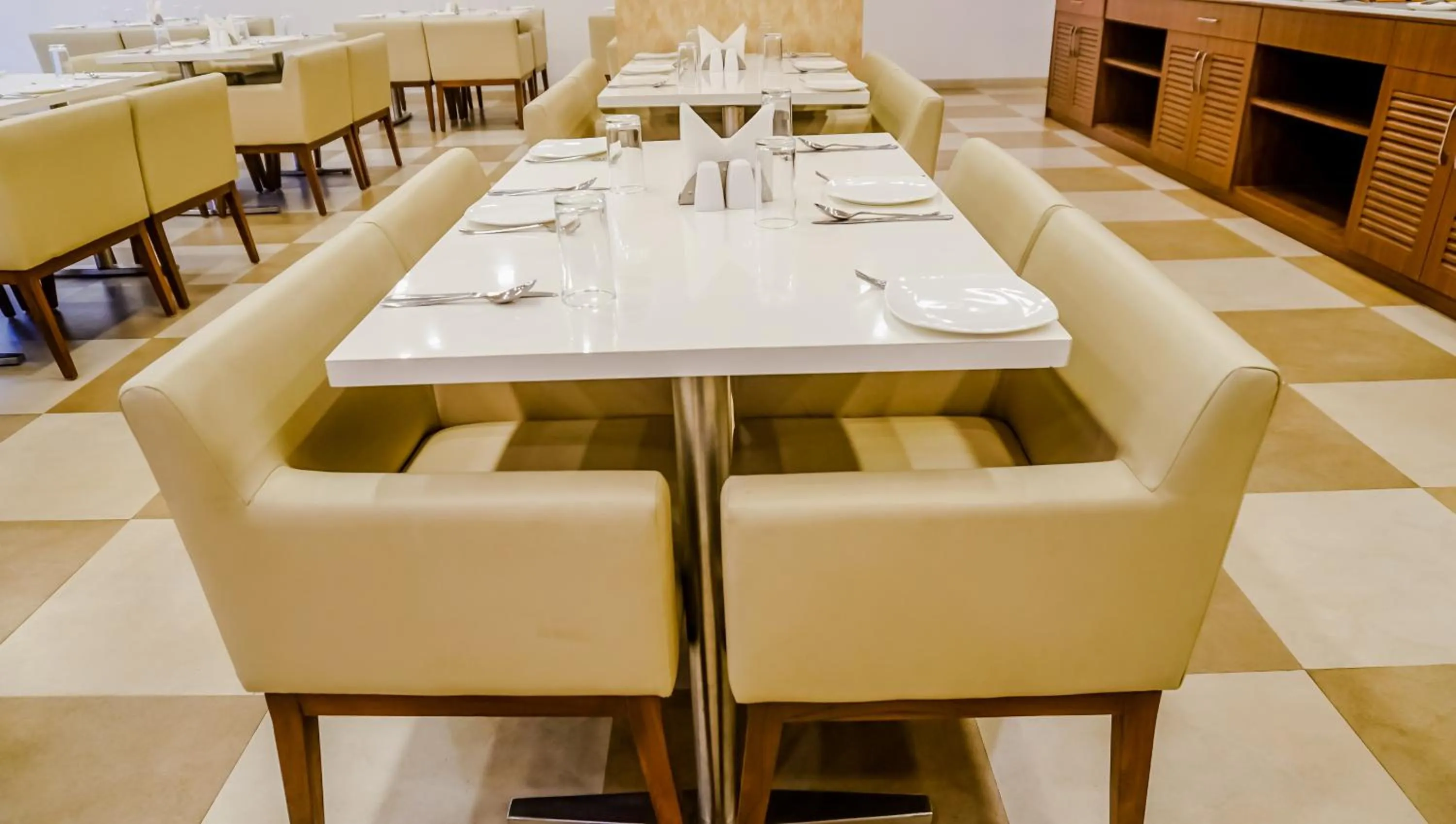 Restaurant/places to eat in The Altruist Hotel Navi Mumbai-1