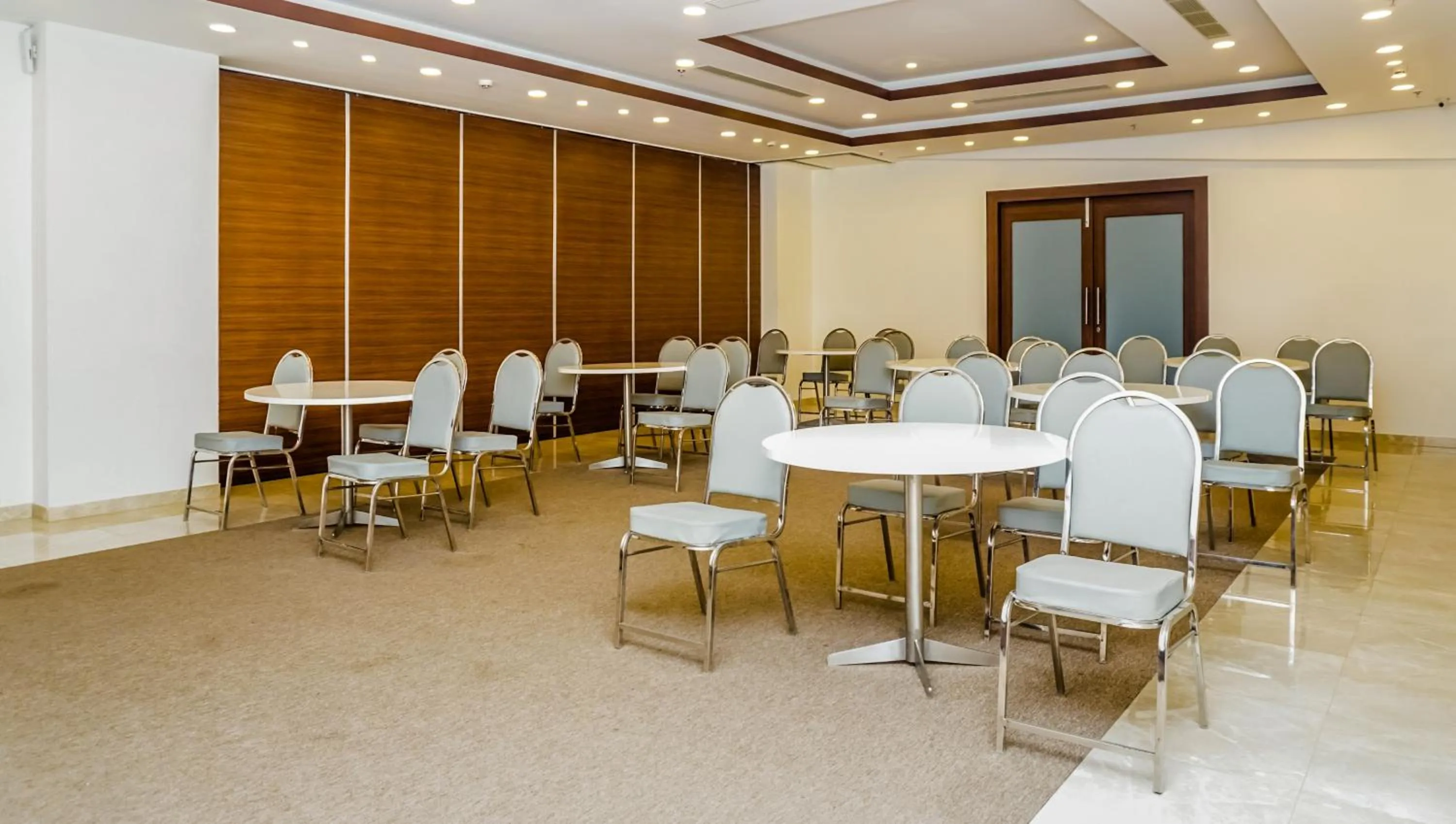 Restaurant/places to eat in The Altruist Hotel Navi Mumbai-1