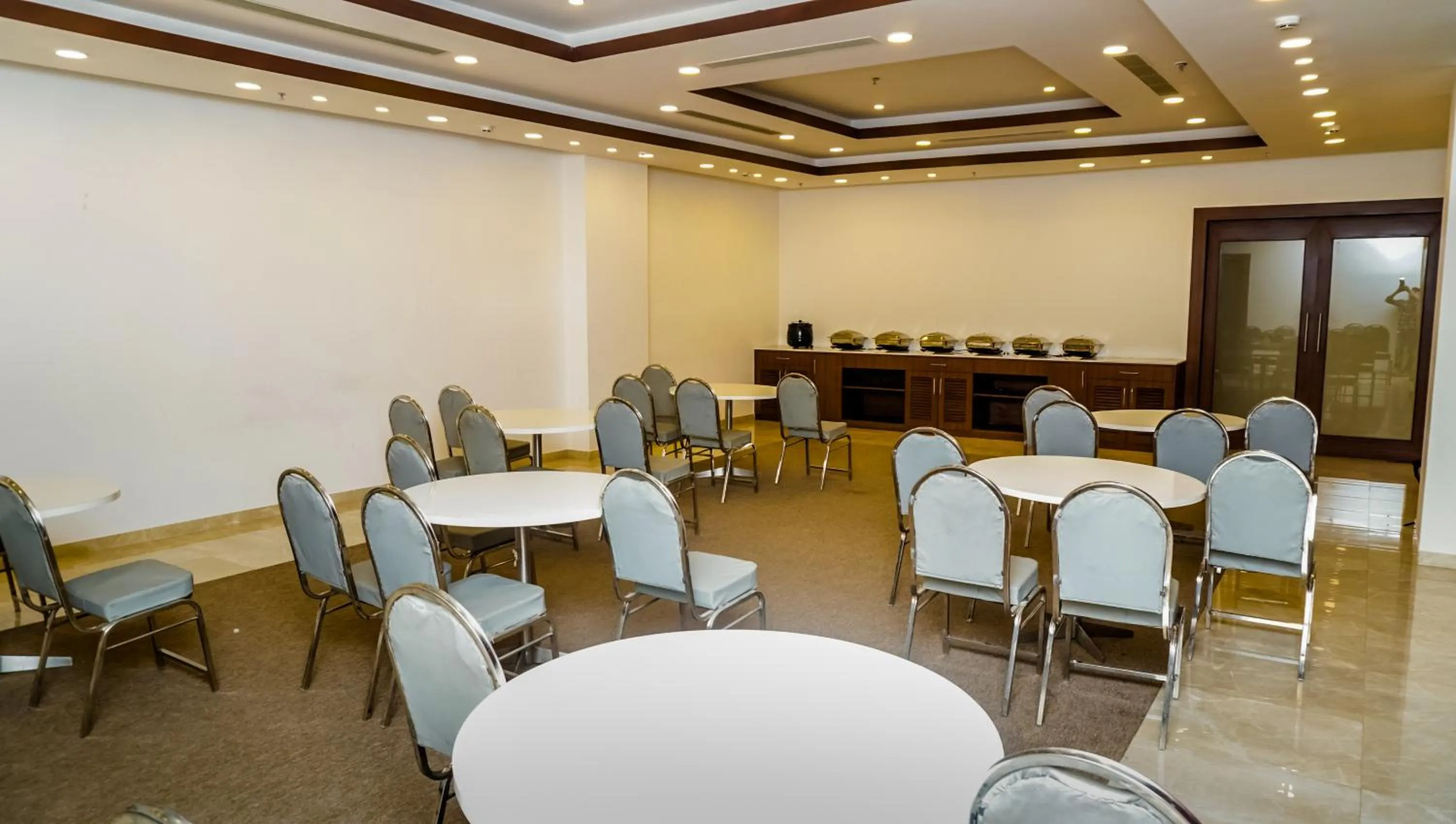 Restaurant/places to eat in The Altruist Hotel Navi Mumbai-1