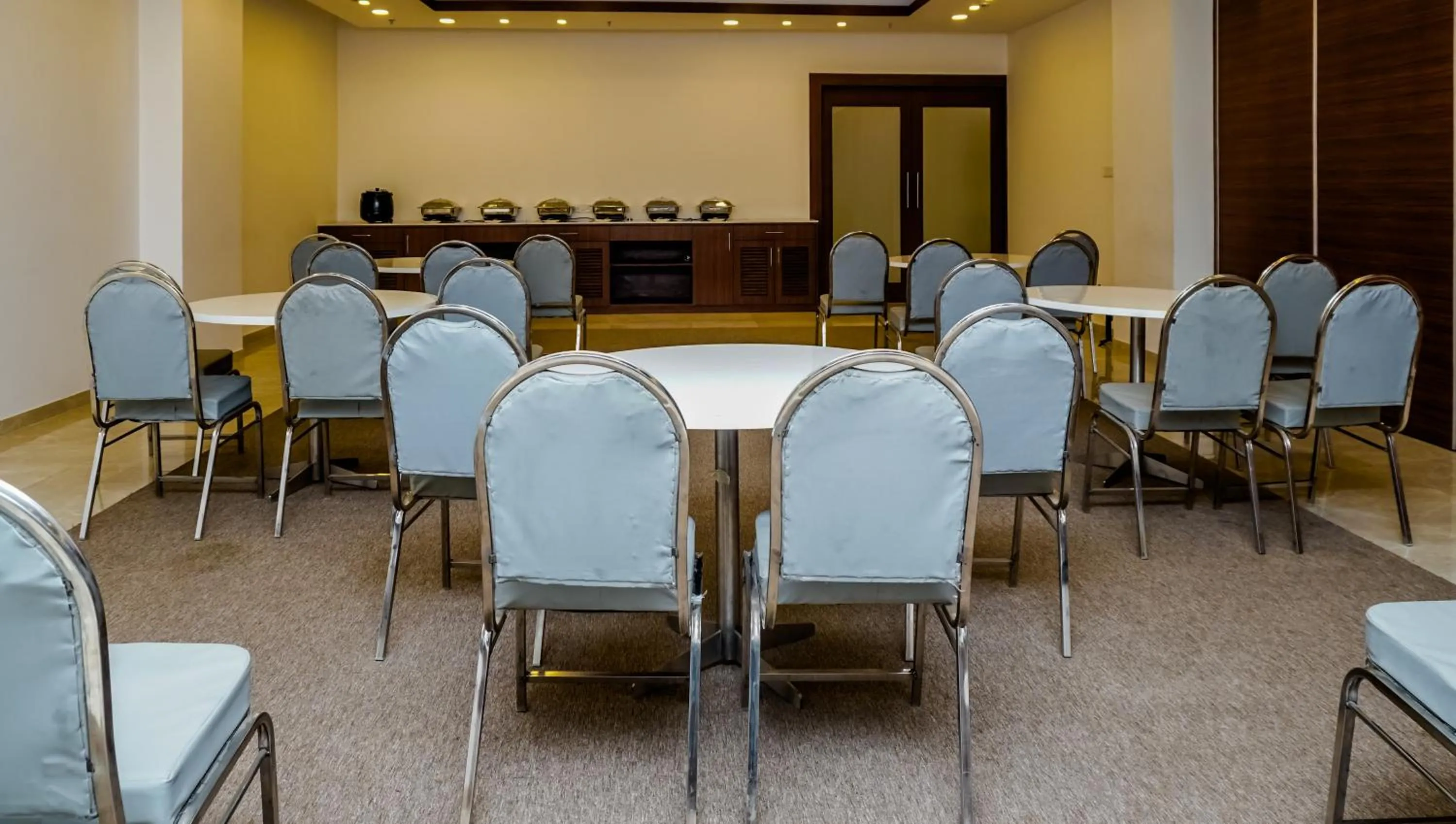 Living room in The Altruist Hotel Navi Mumbai-1