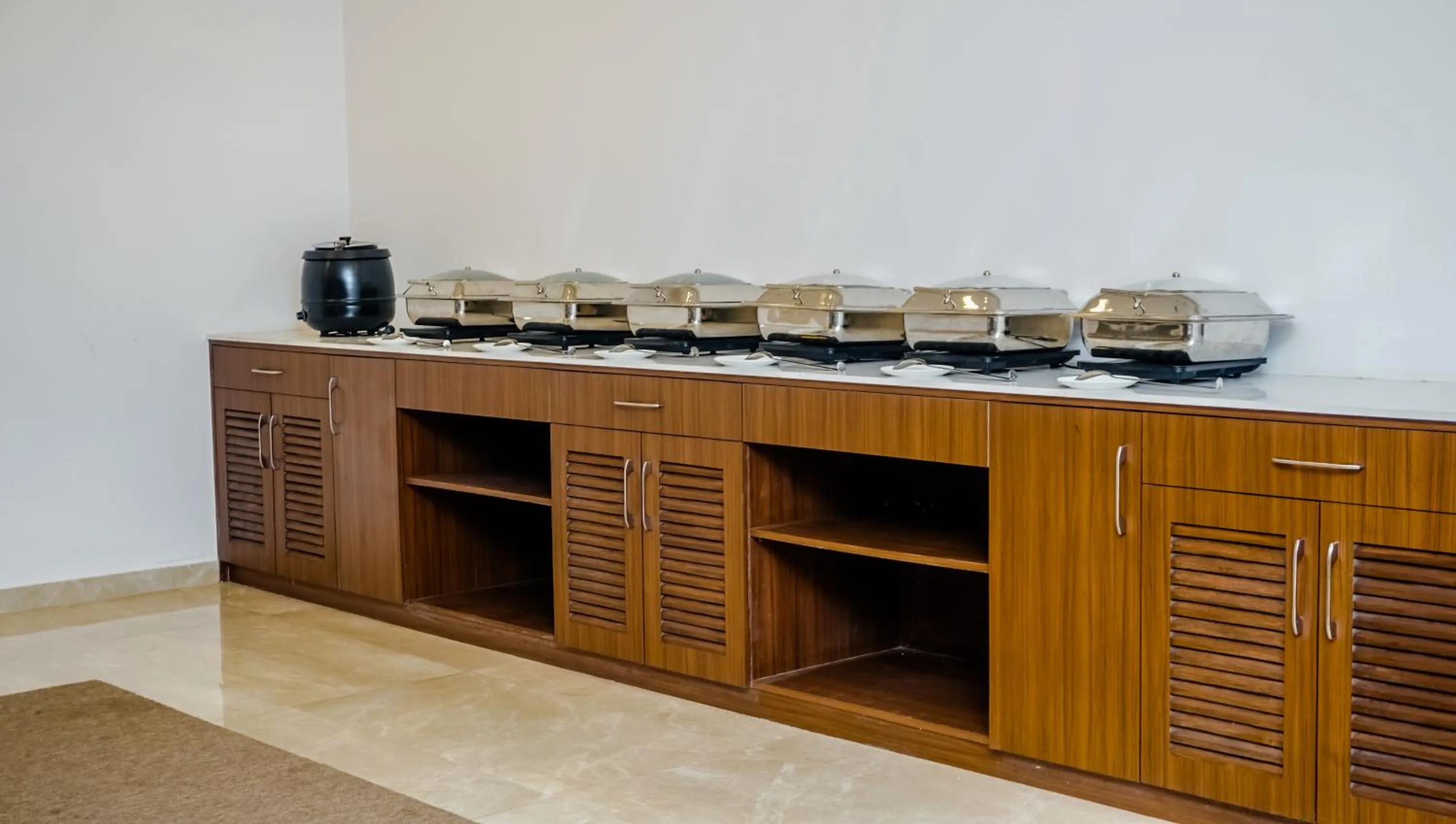 Kitchen or kitchenette in The Altruist Hotel Navi Mumbai-1
