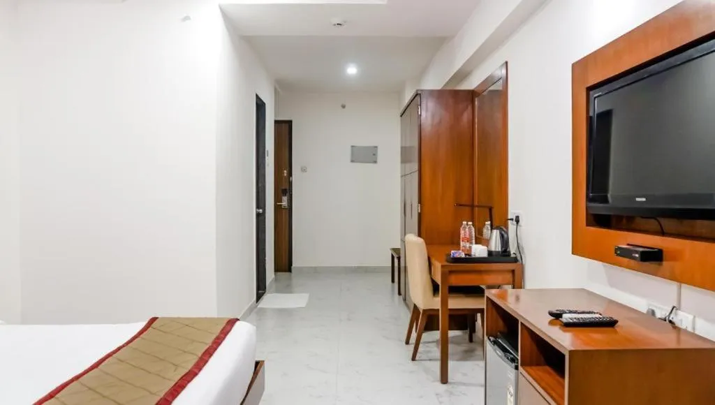 TV and multimedia, Bed in The Altruist Hotel Navi Mumbai-1