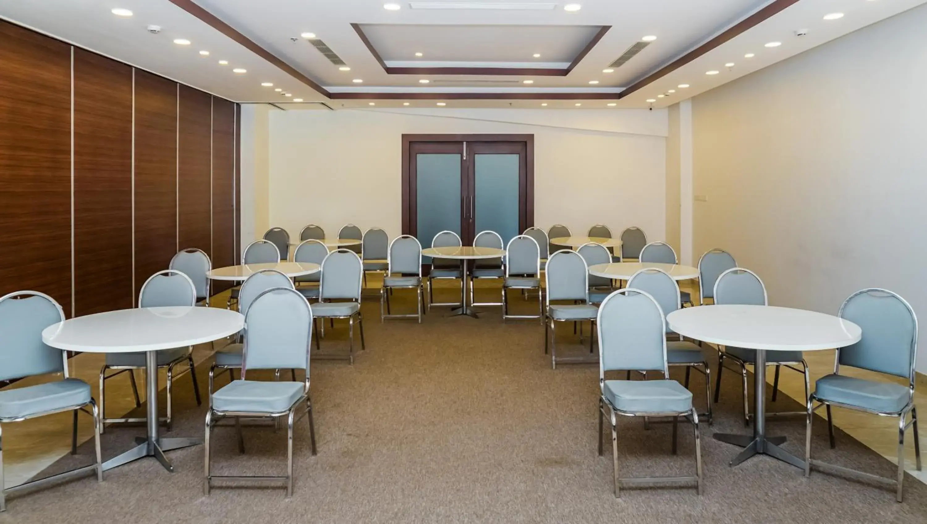 Living room in The Altruist Hotel Navi Mumbai-1 Living room in The Altruist Hotel Navi Mumbai-1