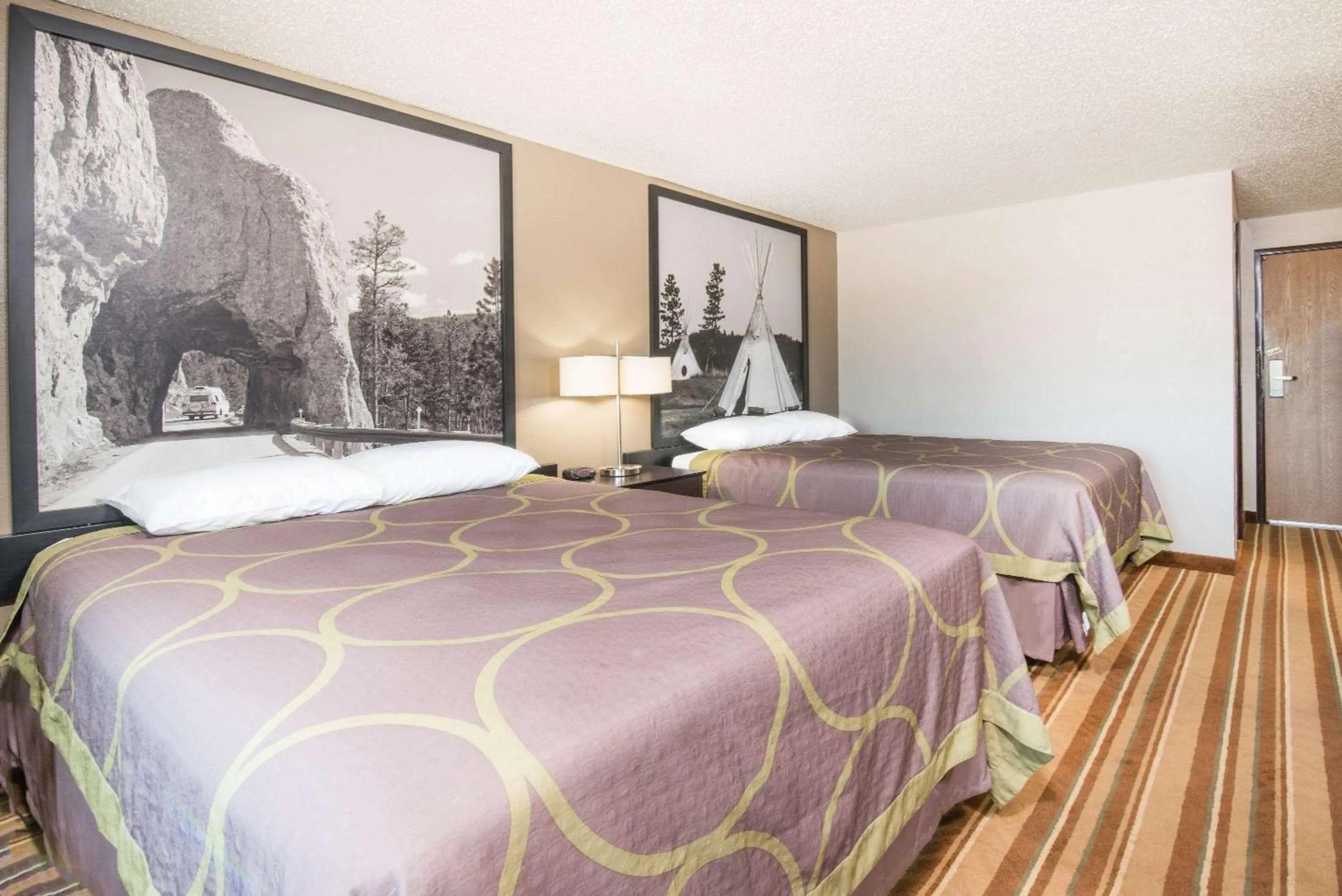 Photo of the whole room, Bed in Super 8 by Wyndham Miller