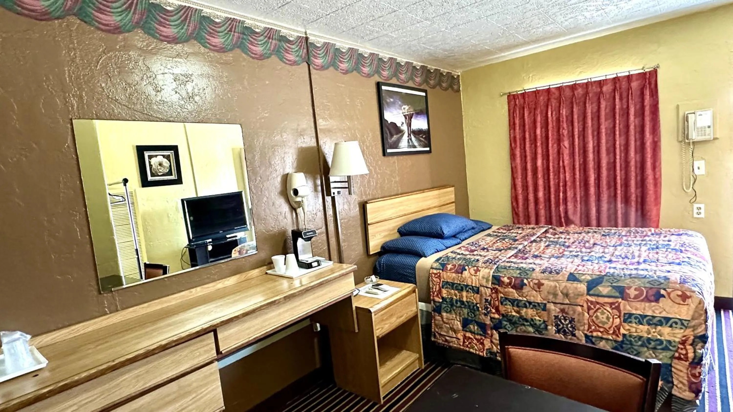 Bedroom, Bed in Relax Inn Vinita