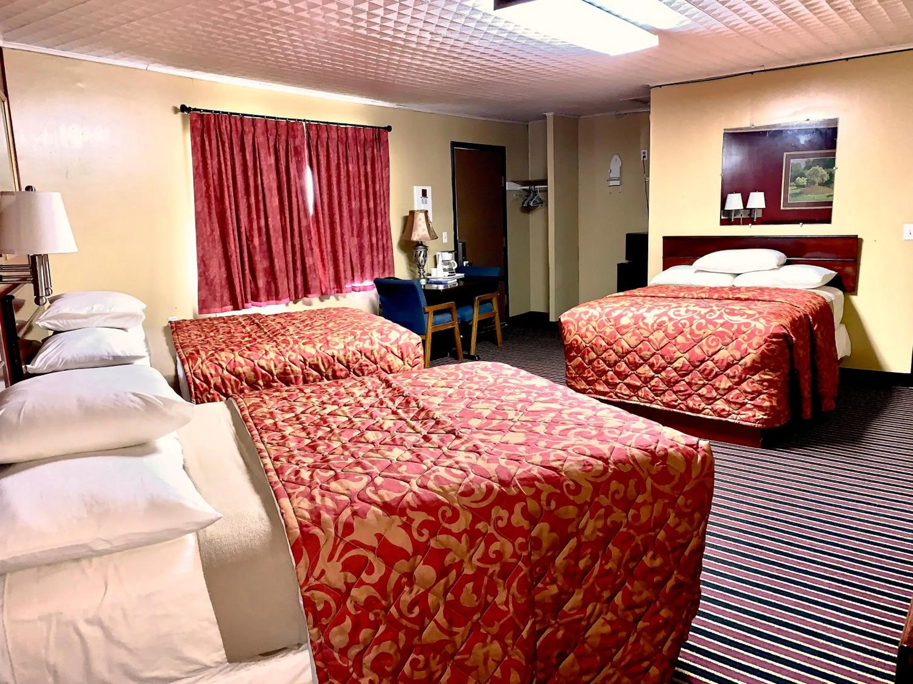 Photo of the whole room, Bed in Relax Inn Vinita