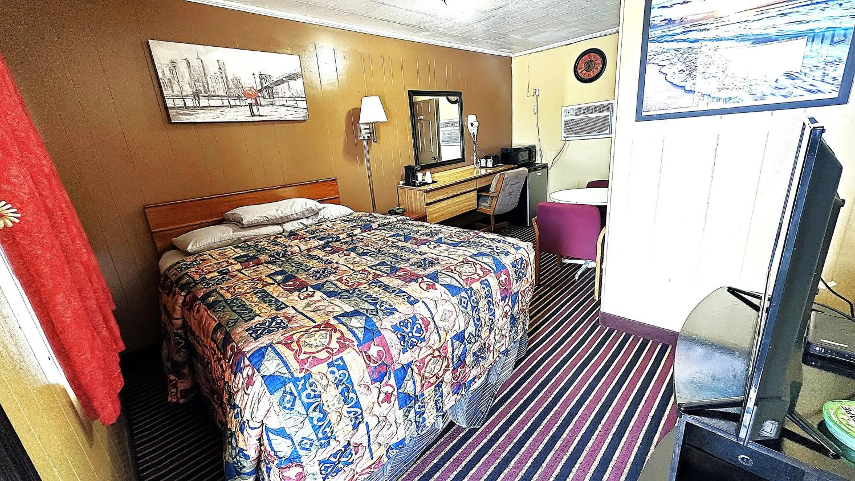 Bedroom, Bed in Relax Inn Vinita