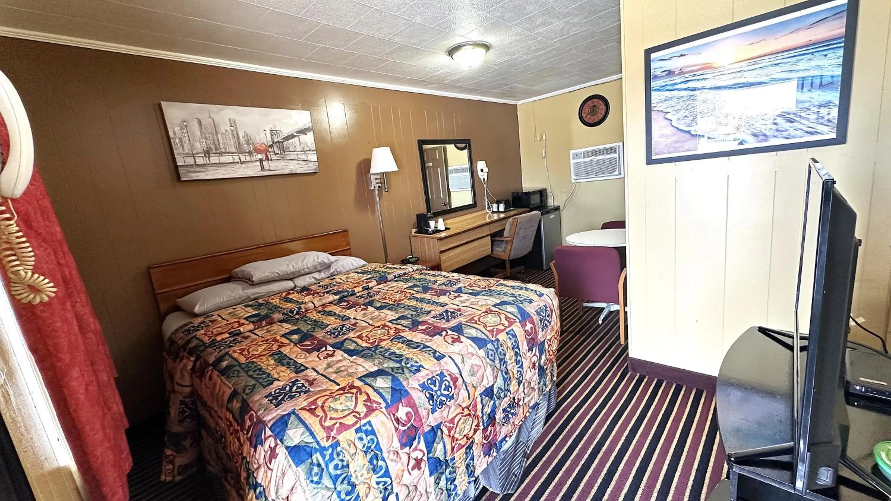 Bedroom, Bed in Relax Inn Vinita