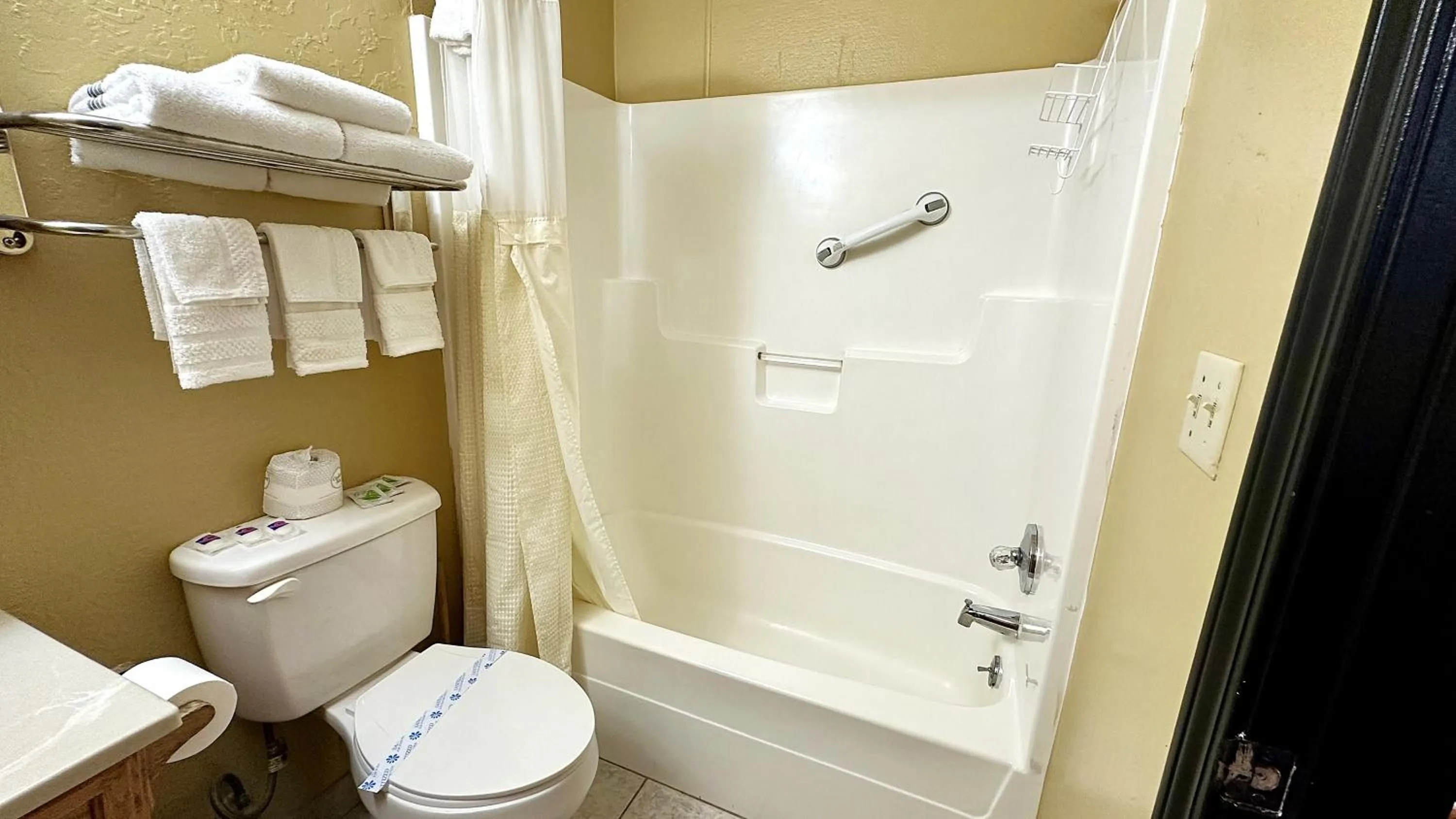 Bathroom in Relax Inn Vinita