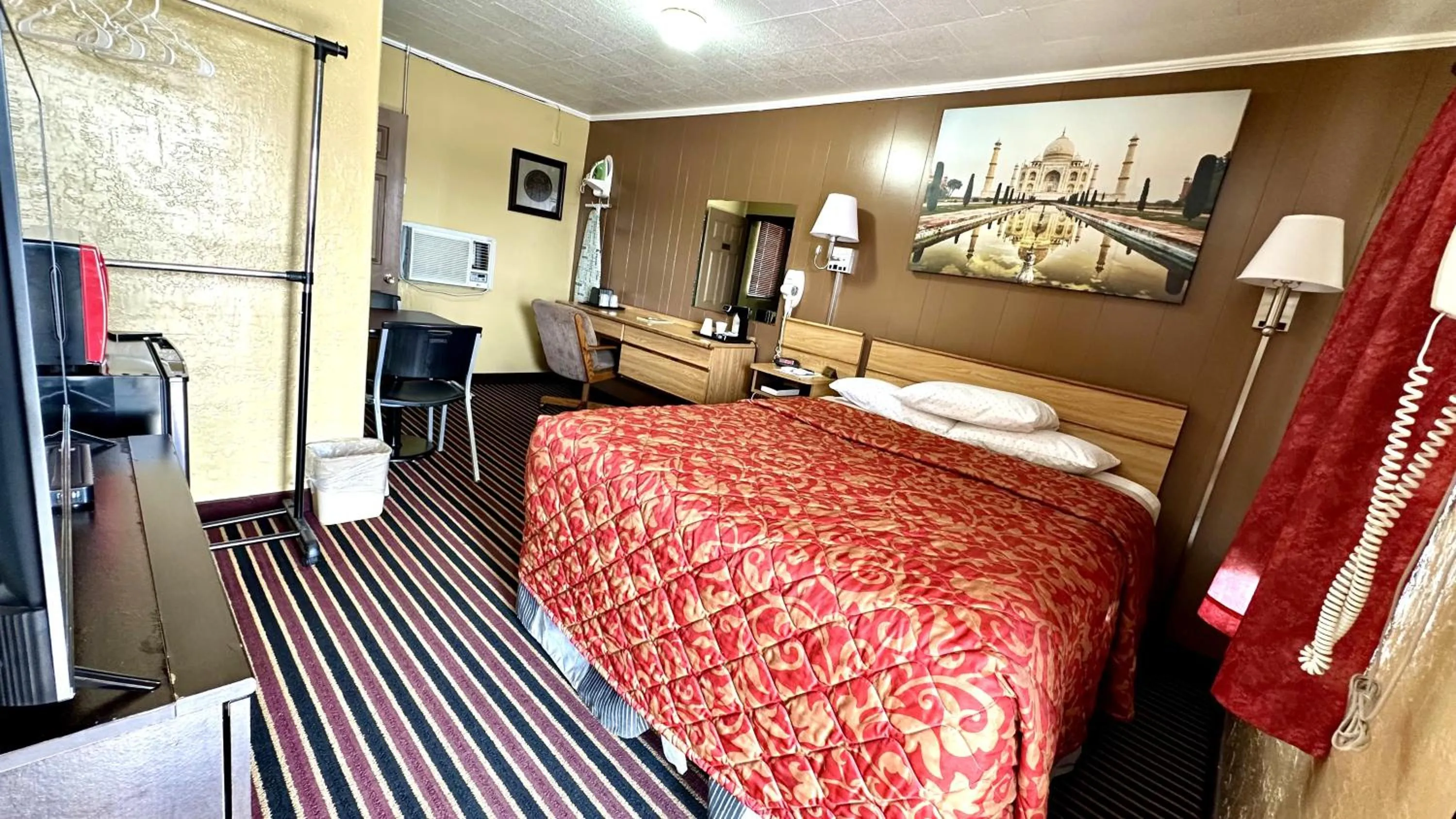 Bedroom, Bed in Relax Inn Vinita