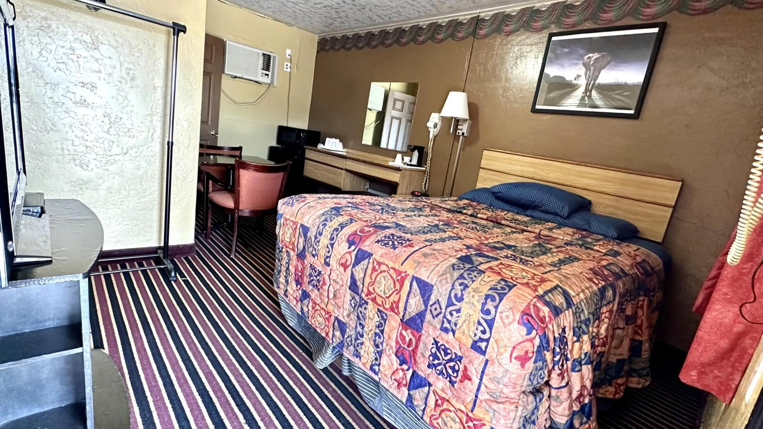 Bedroom, Bed in Relax Inn Vinita