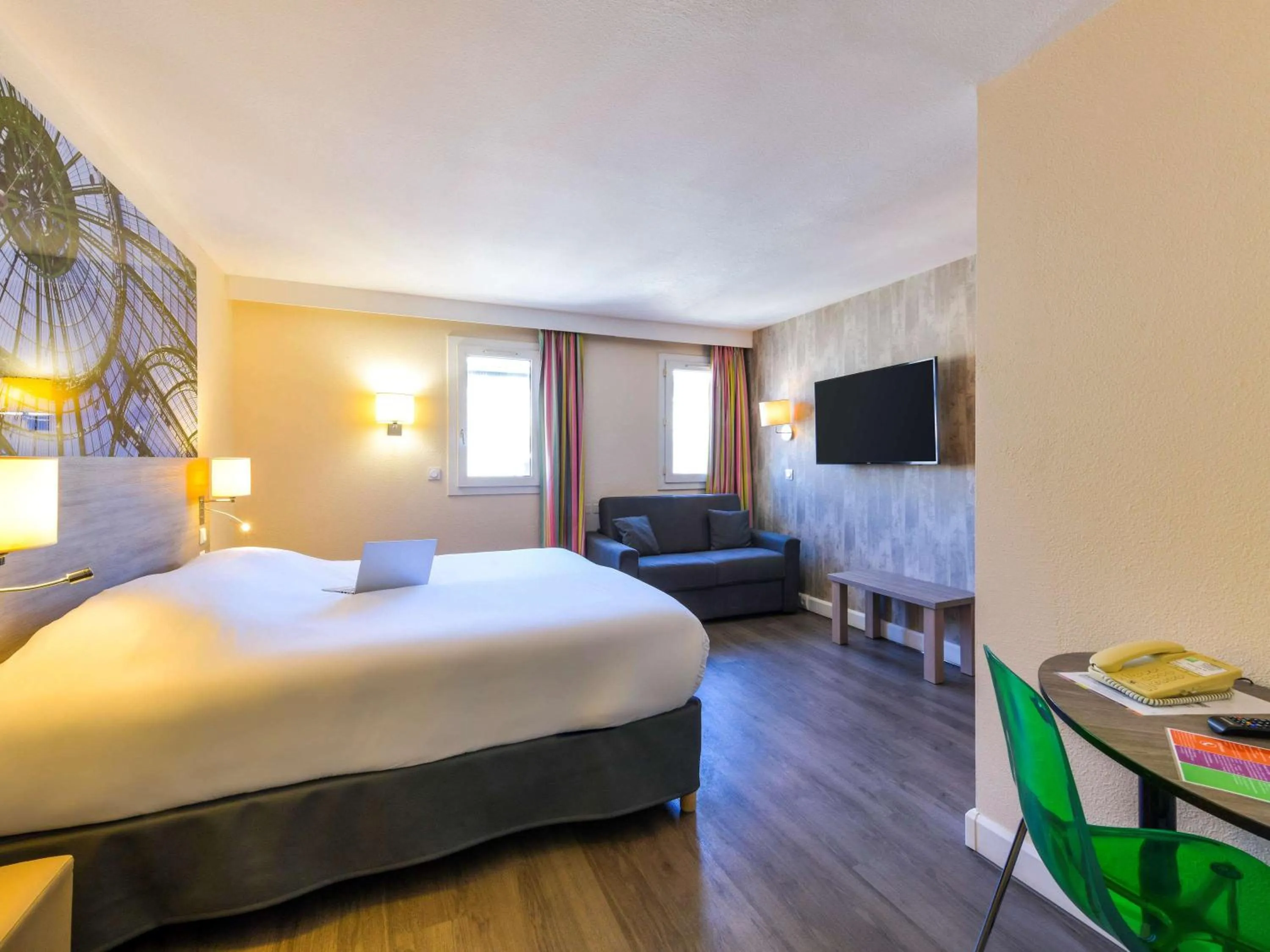 Photo of the whole room in ibis Styles Bordeaux Gare Saint-Jean