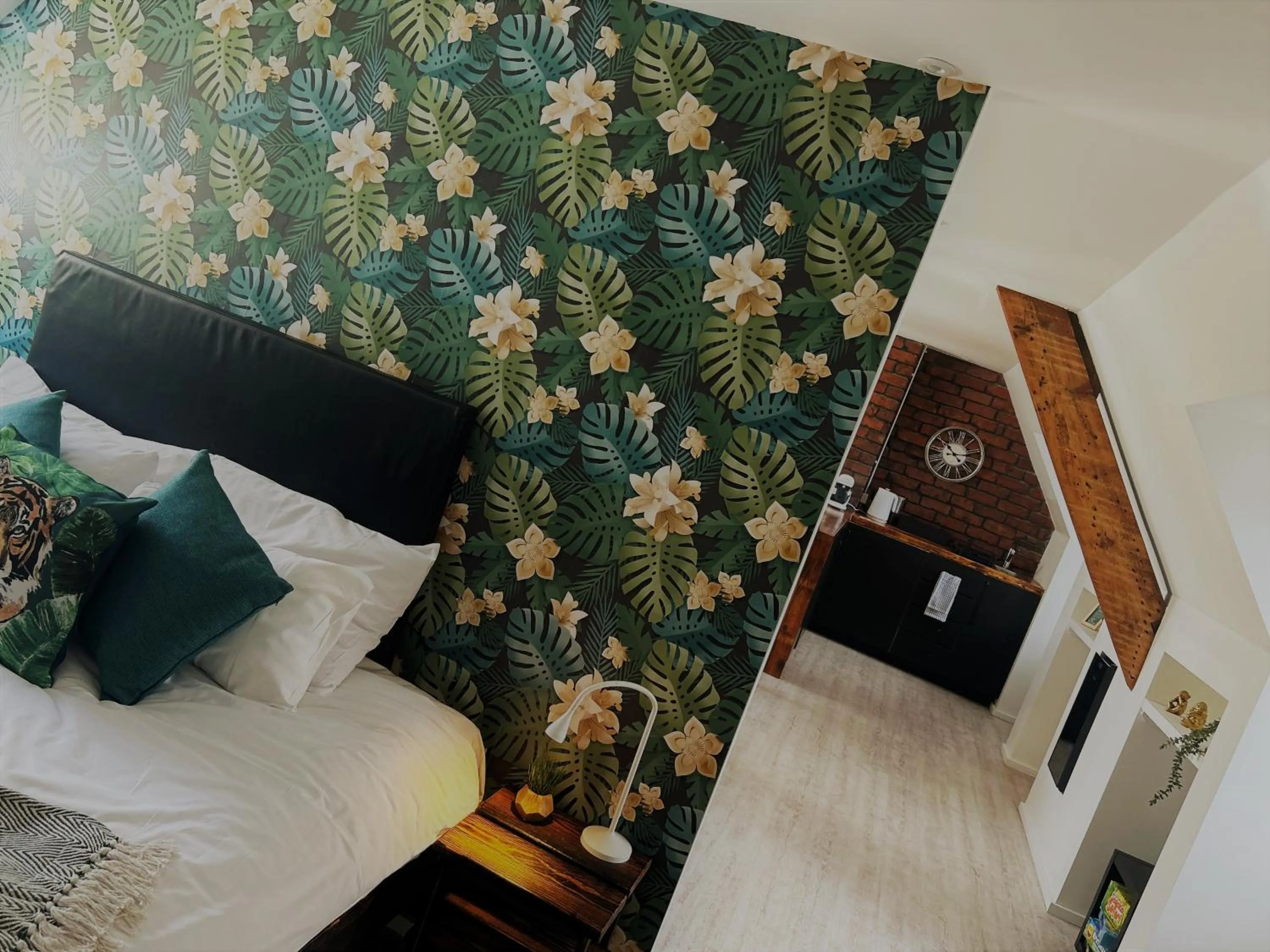 Photo of the whole room, Bed in Cardiff Arms Bistro & Hotel