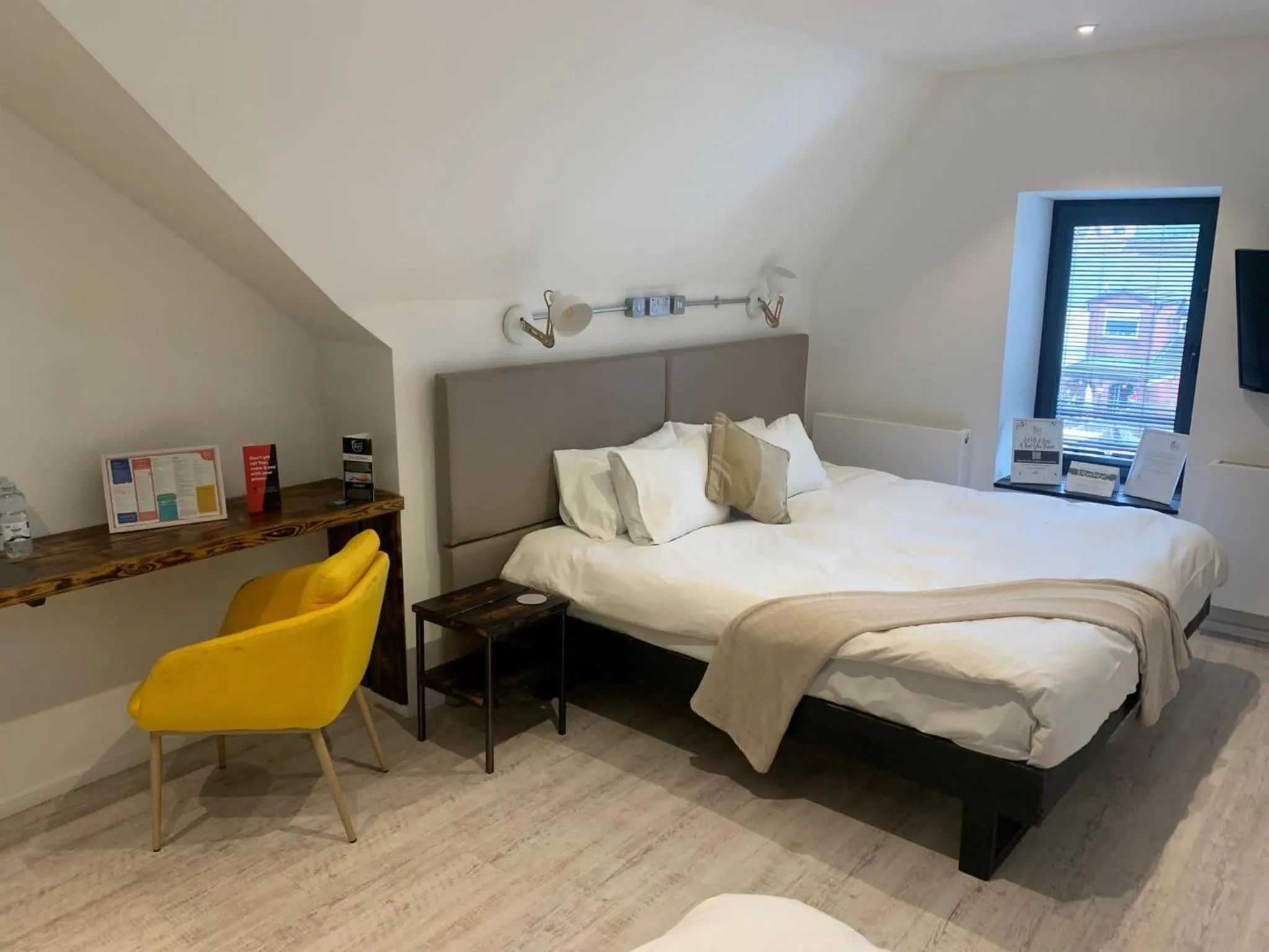 Bedroom, Bed in Cardiff Arms Bistro & Hotel