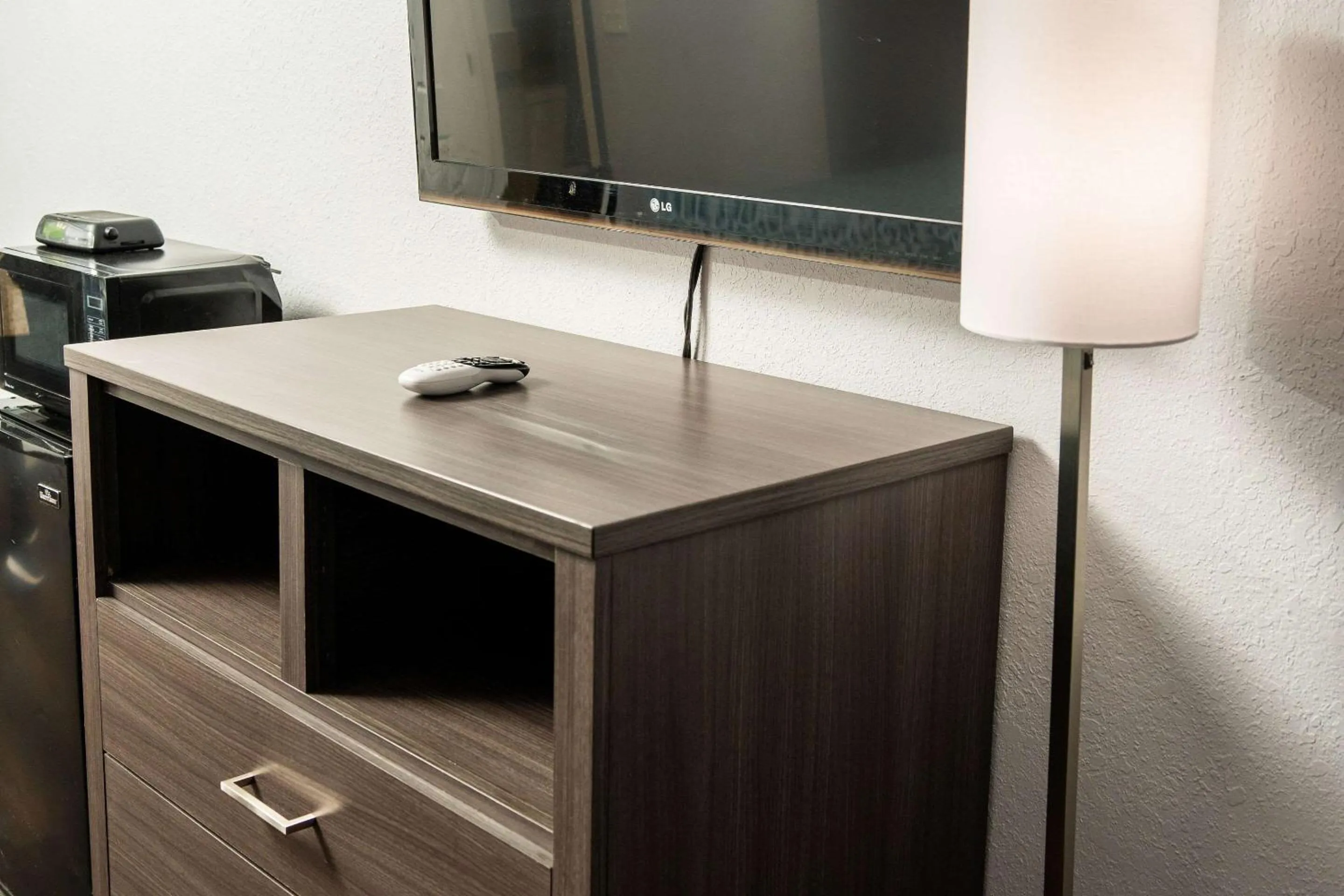 Bedroom in Econo Lodge Clarks Summit - Scranton