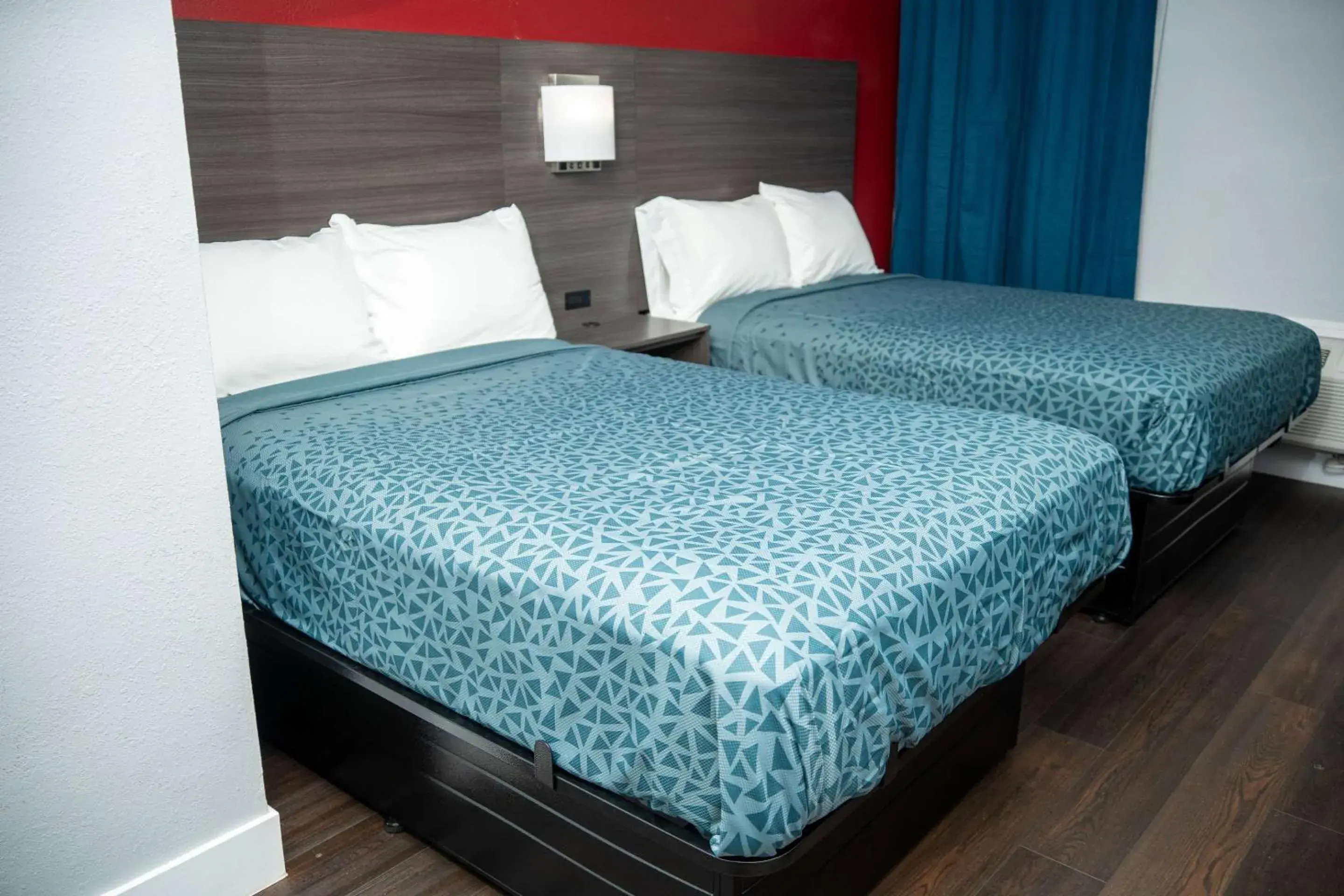 Bedroom, Bed in Econo Lodge Clarks Summit - Scranton Bedroom, Bed in Econo Lodge Clarks Summit - Scranton