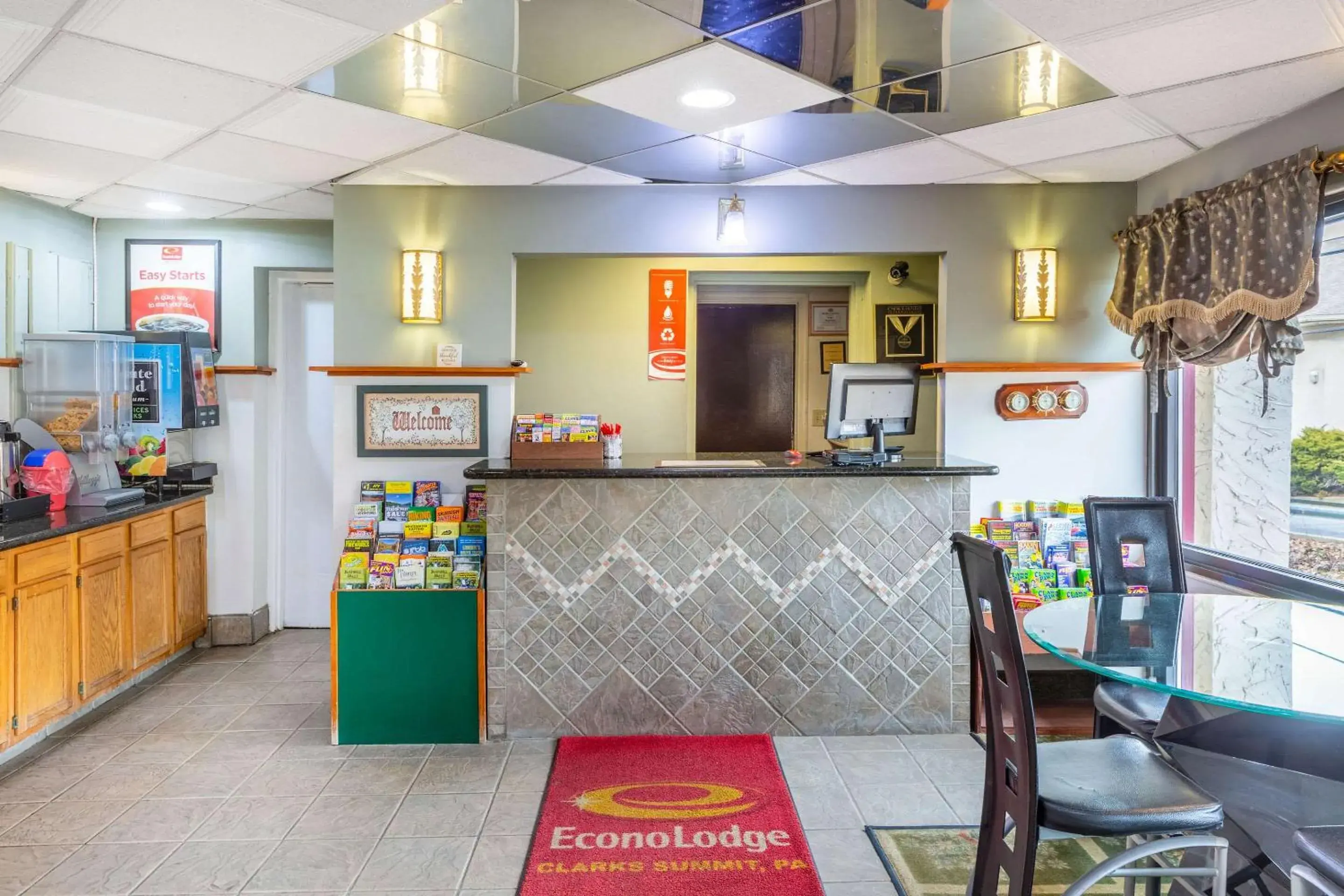 Lobby or reception in Econo Lodge Clarks Summit - Scranton Lobby or reception in Econo Lodge Clarks Summit - Scranton