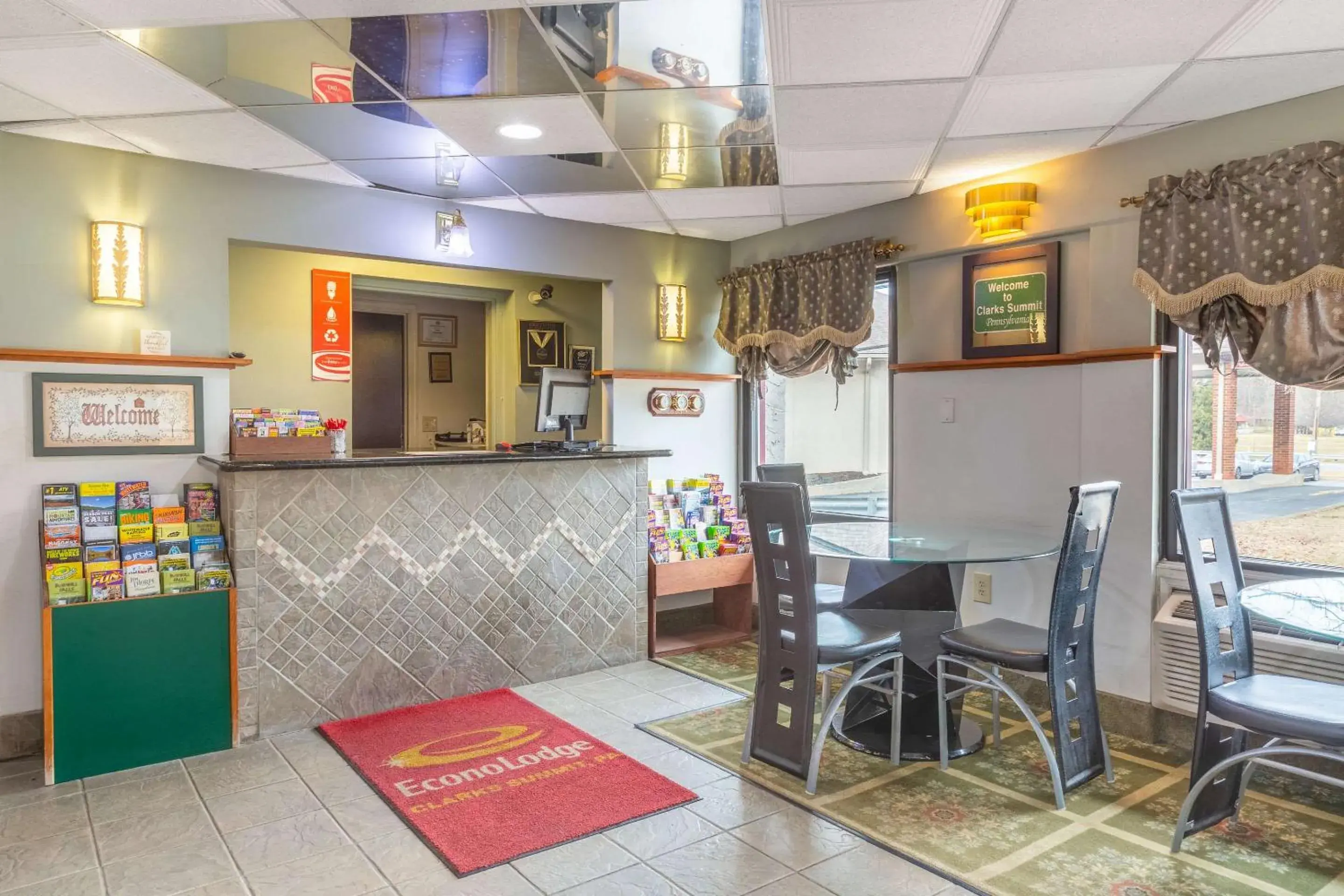 Lobby or reception in Econo Lodge Clarks Summit - Scranton Lobby or reception in Econo Lodge Clarks Summit - Scranton