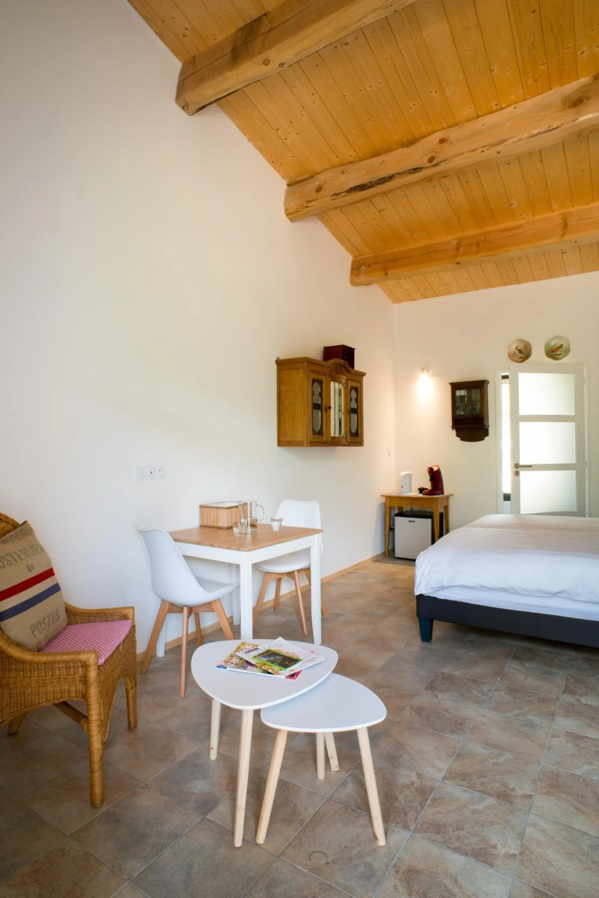 Photo of the whole room, Bed in villa d'illouvre