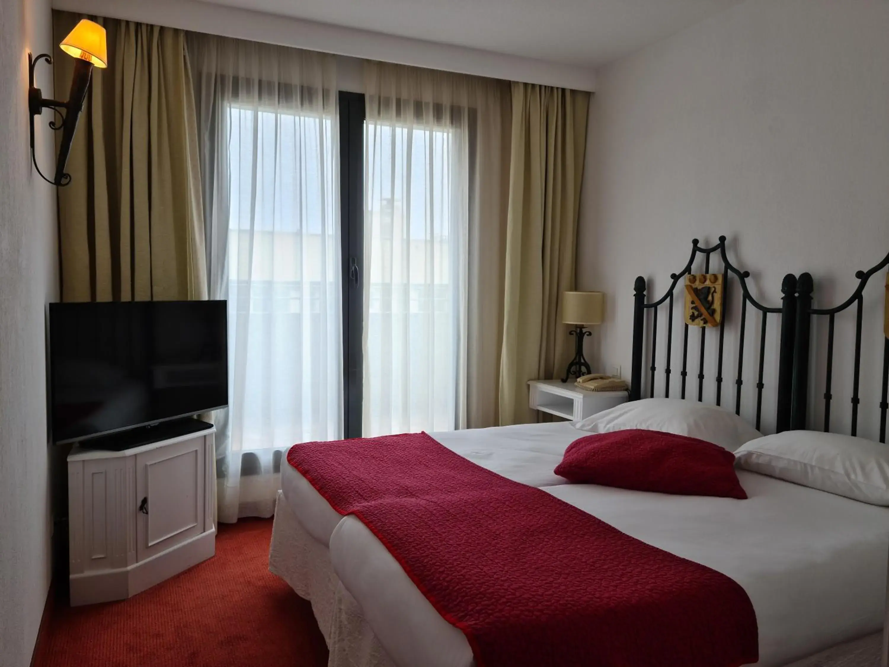 Bed in Avignon Grand Hotel Bed in Avignon Grand Hotel