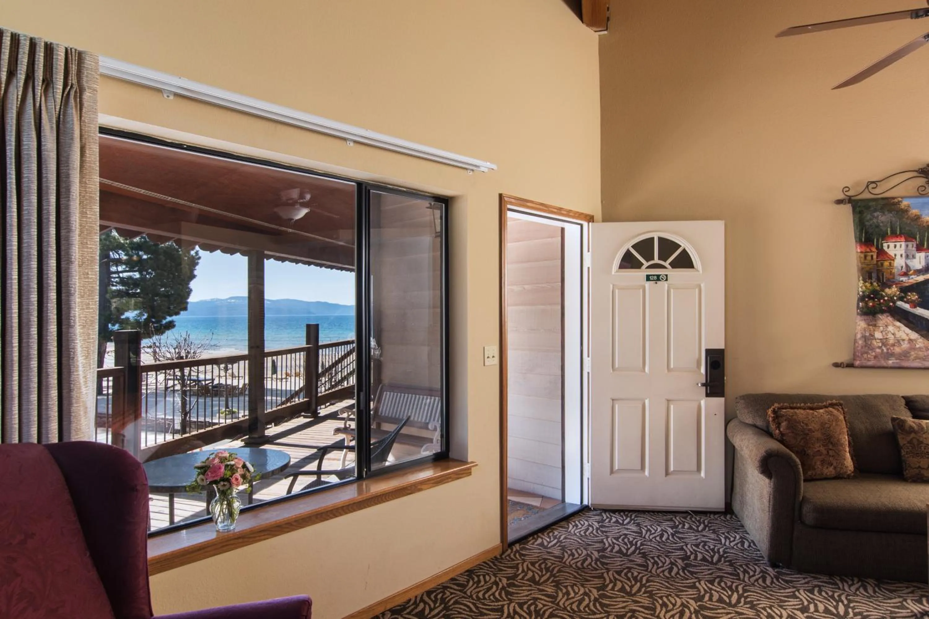 Lake view in Mourelatos Lakeshore Resort