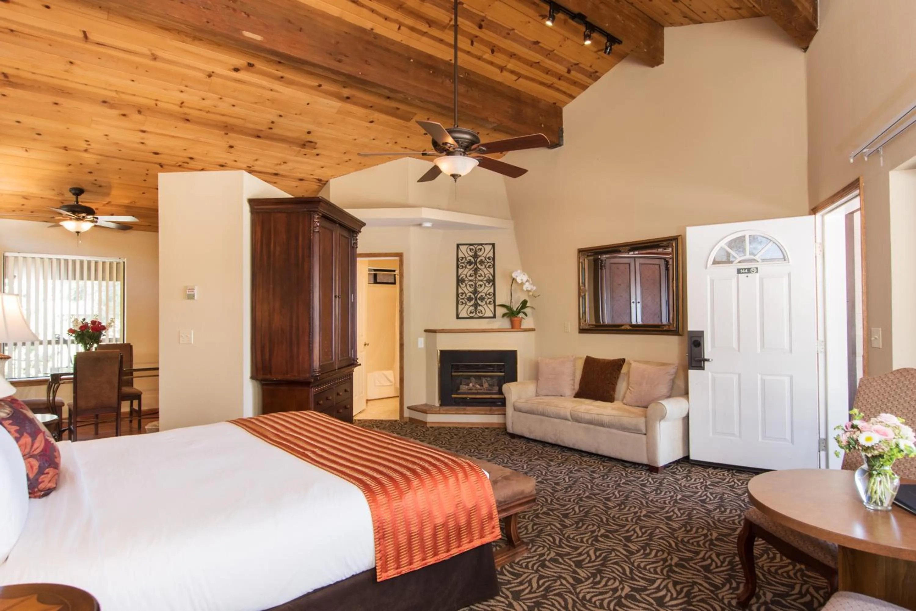 Bedroom in Mourelatos Lakeshore Resort