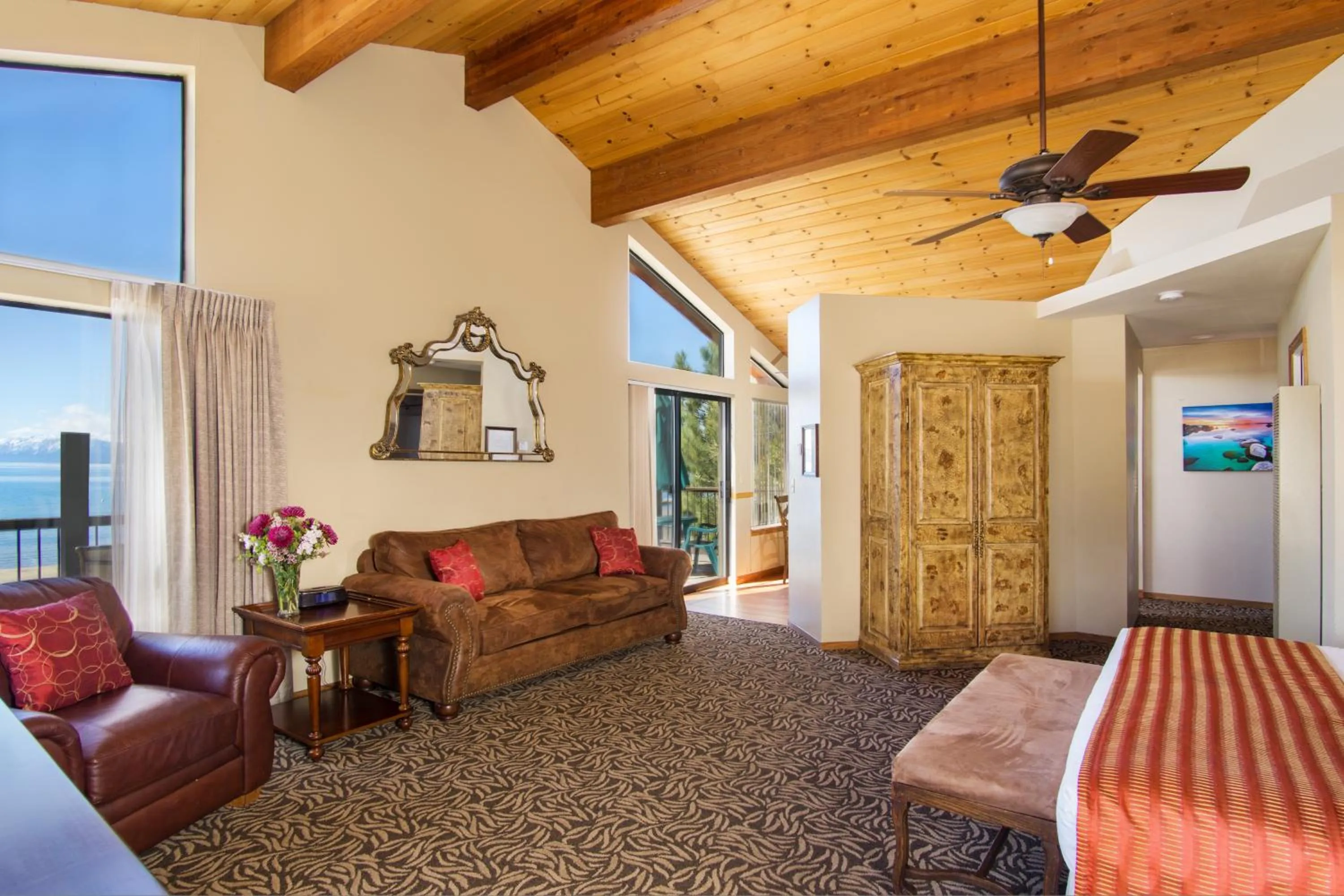 Living room in Mourelatos Lakeshore Resort