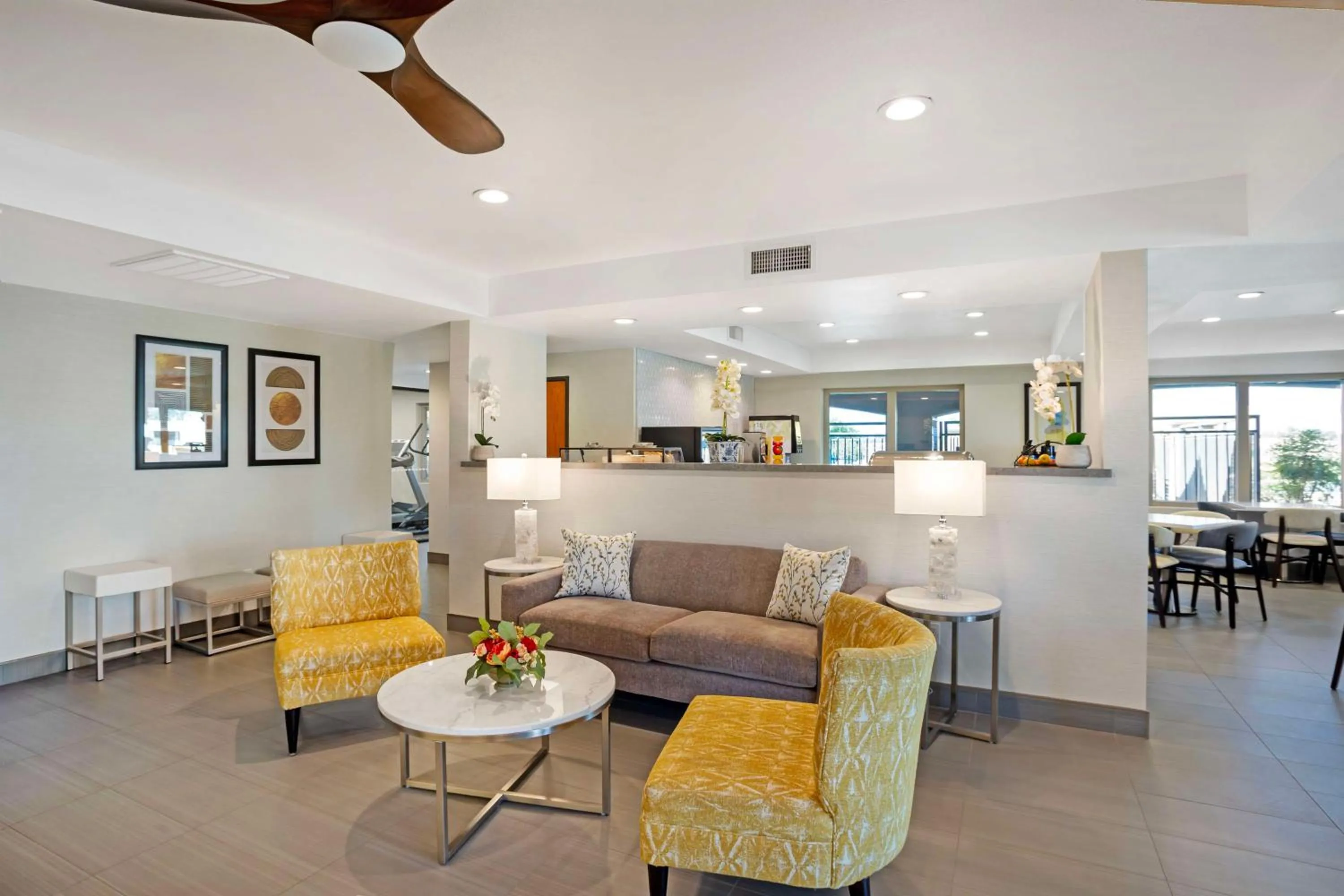 Lobby or reception in Best Western Exeter Inn & Suites