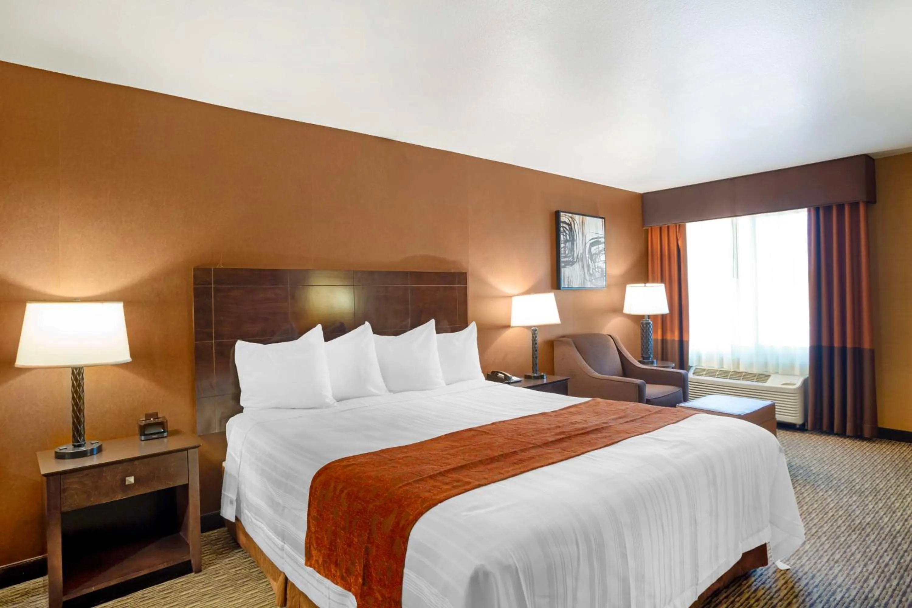 Bedroom, Bed in Best Western Exeter Inn & Suites