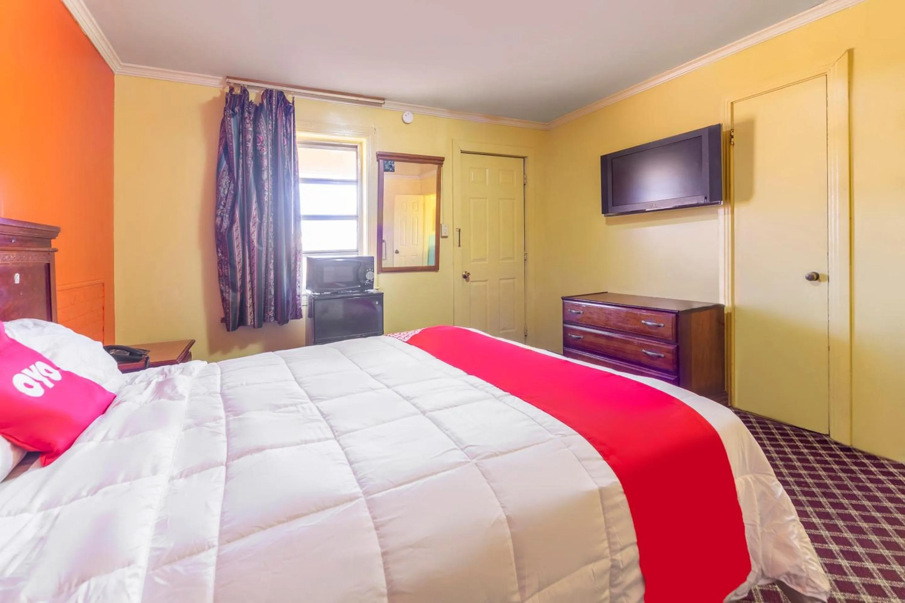 Bedroom, Bed in OYO Hotel Brookhaven MS Hwy 51 North