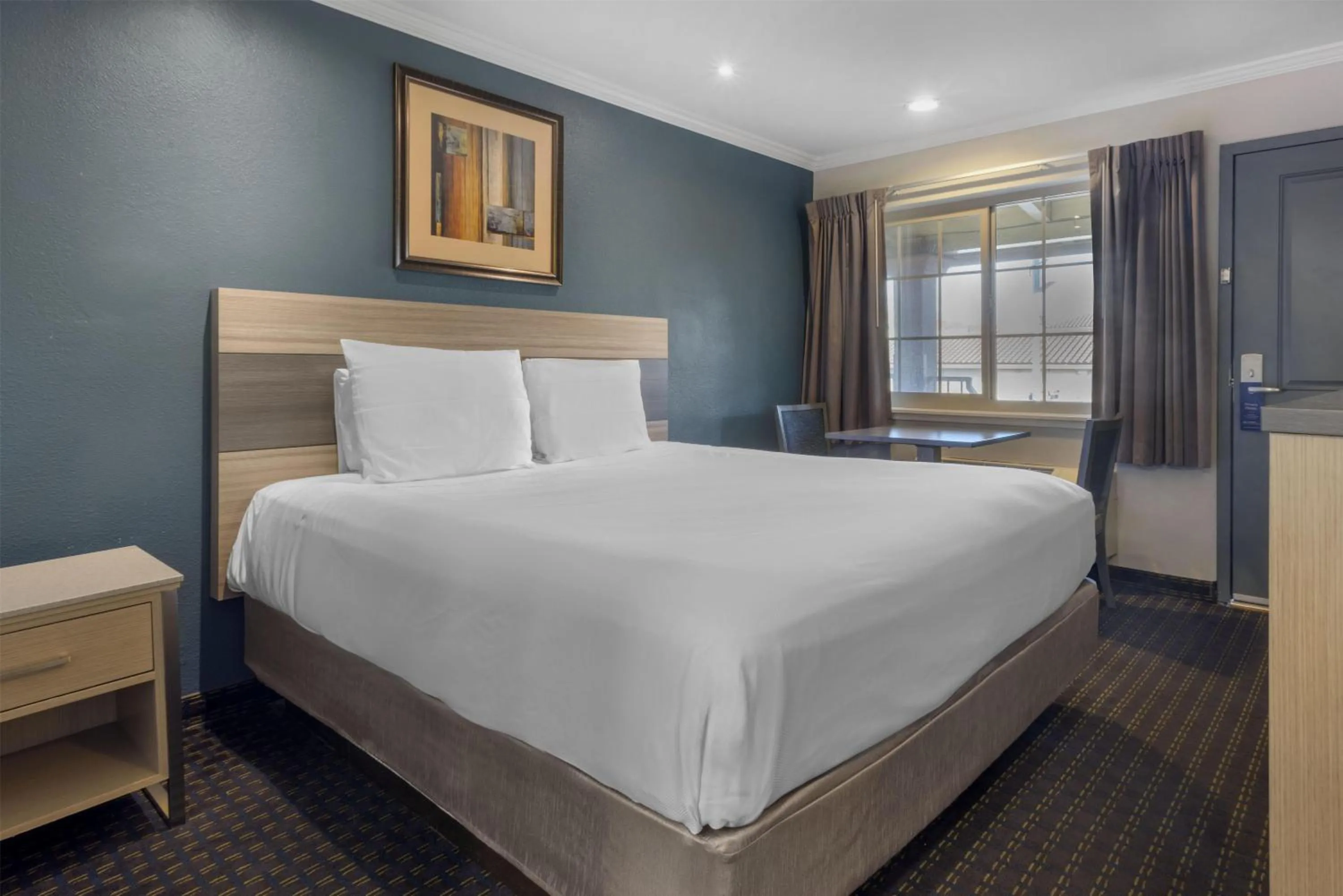 Bedroom, Bed in SureStay Hotel by Best Western San Rafael