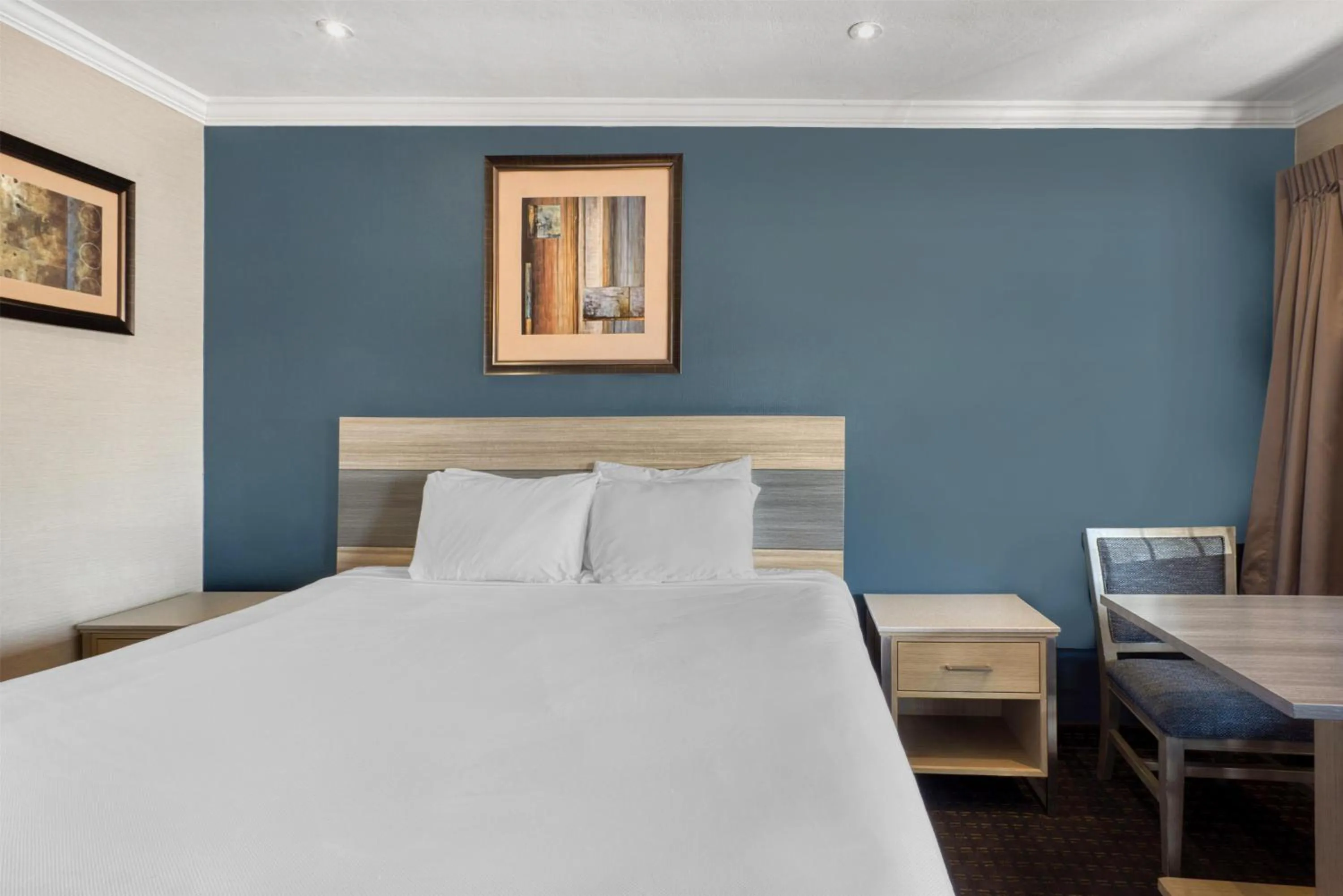 Bedroom, Bed in SureStay Hotel by Best Western San Rafael