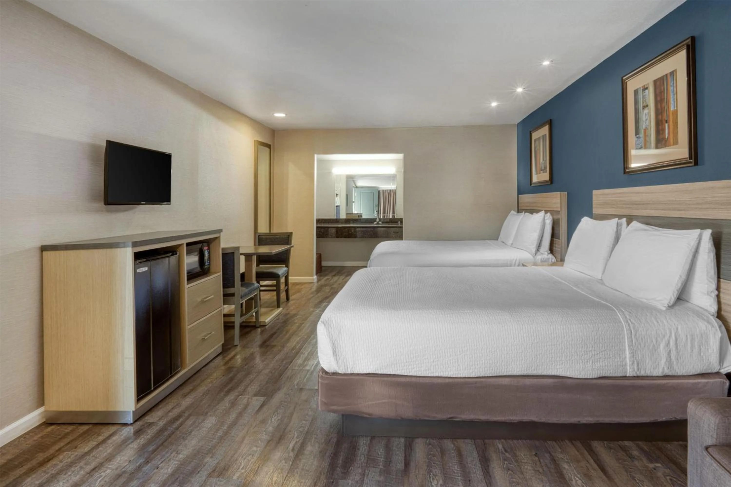Bedroom, Bed in SureStay Hotel by Best Western San Rafael