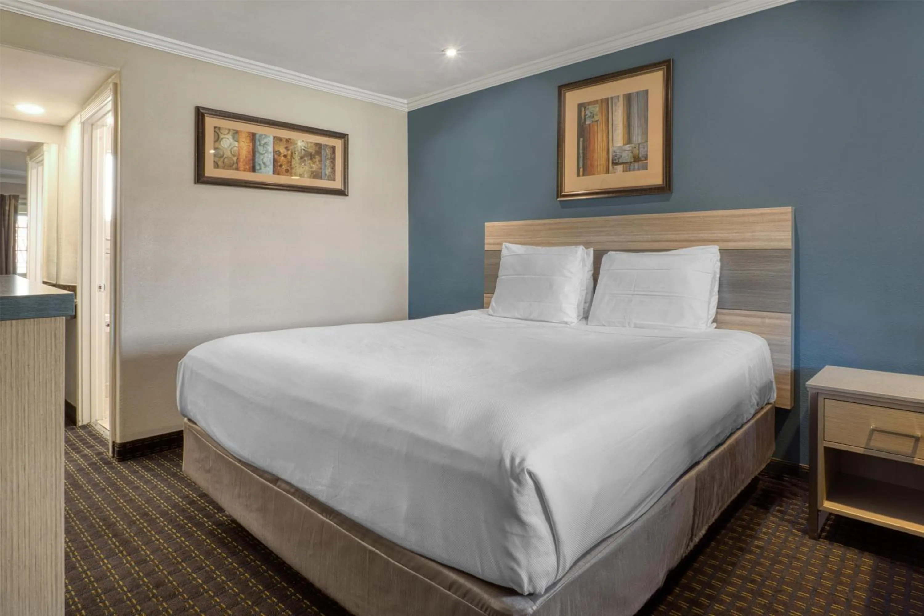Bedroom, Bed in SureStay Hotel by Best Western San Rafael