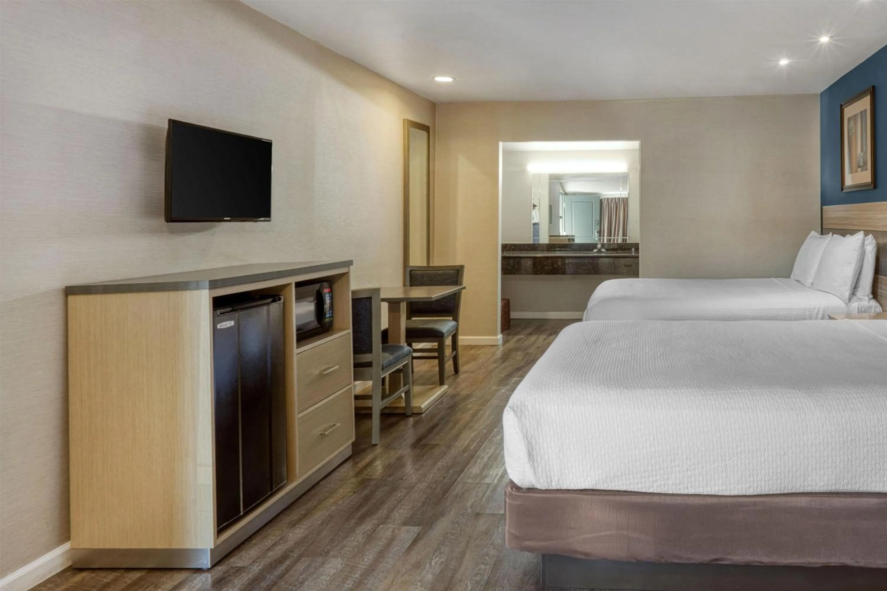 Bedroom, Bed in SureStay Hotel by Best Western San Rafael