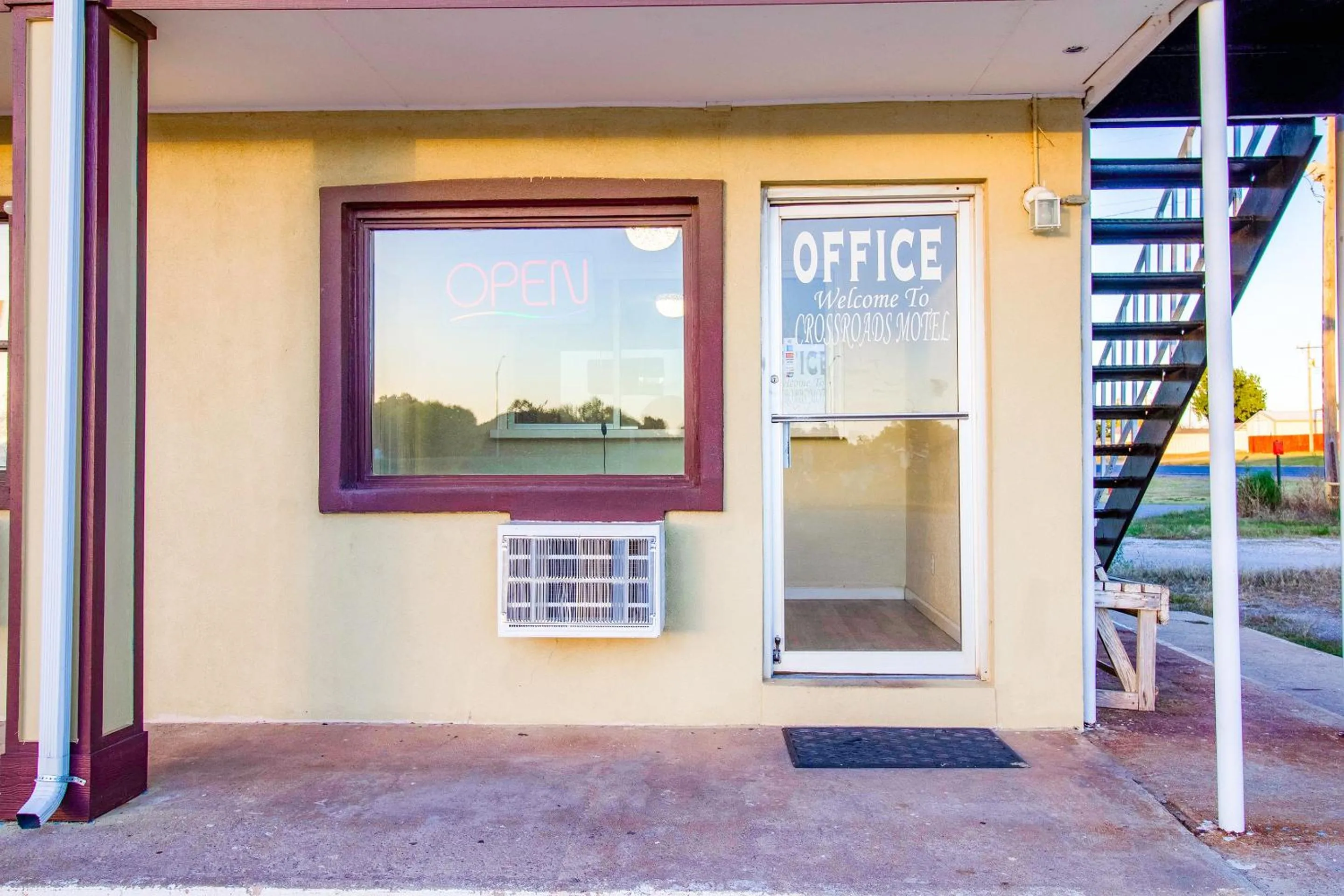 Lobby or reception in Crossroads Motel Seiling US 60