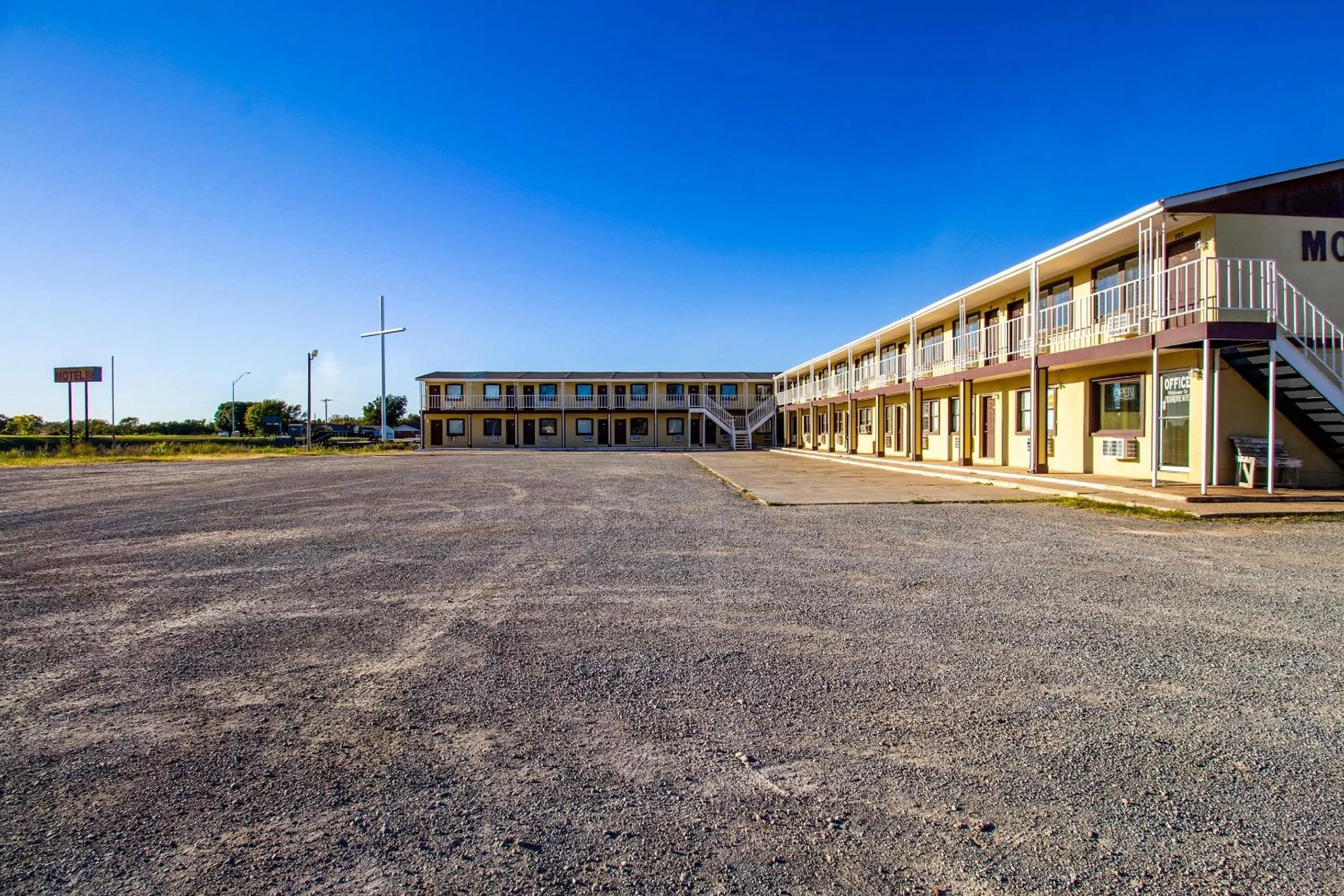 Facade/entrance in Crossroads Motel Seiling US 60