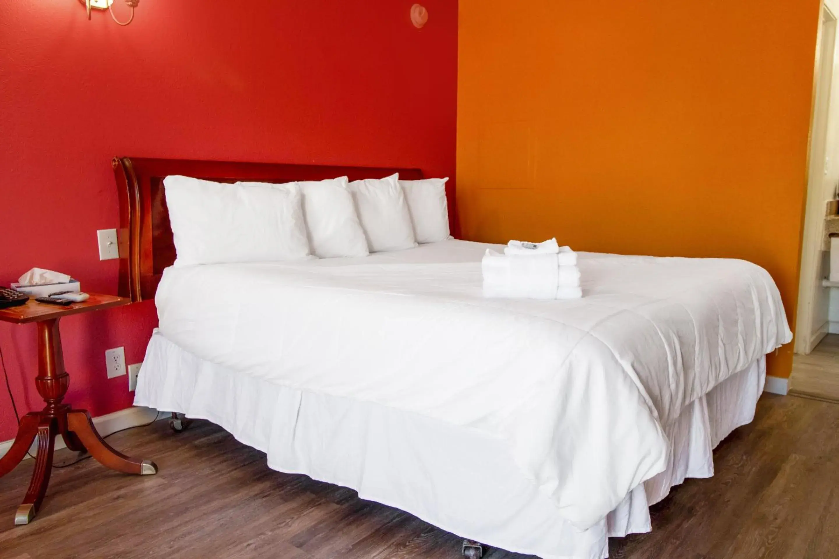 Bedroom, Bed in Crossroads Motel Seiling US 60 Bedroom, Bed in Crossroads Motel Seiling US 60