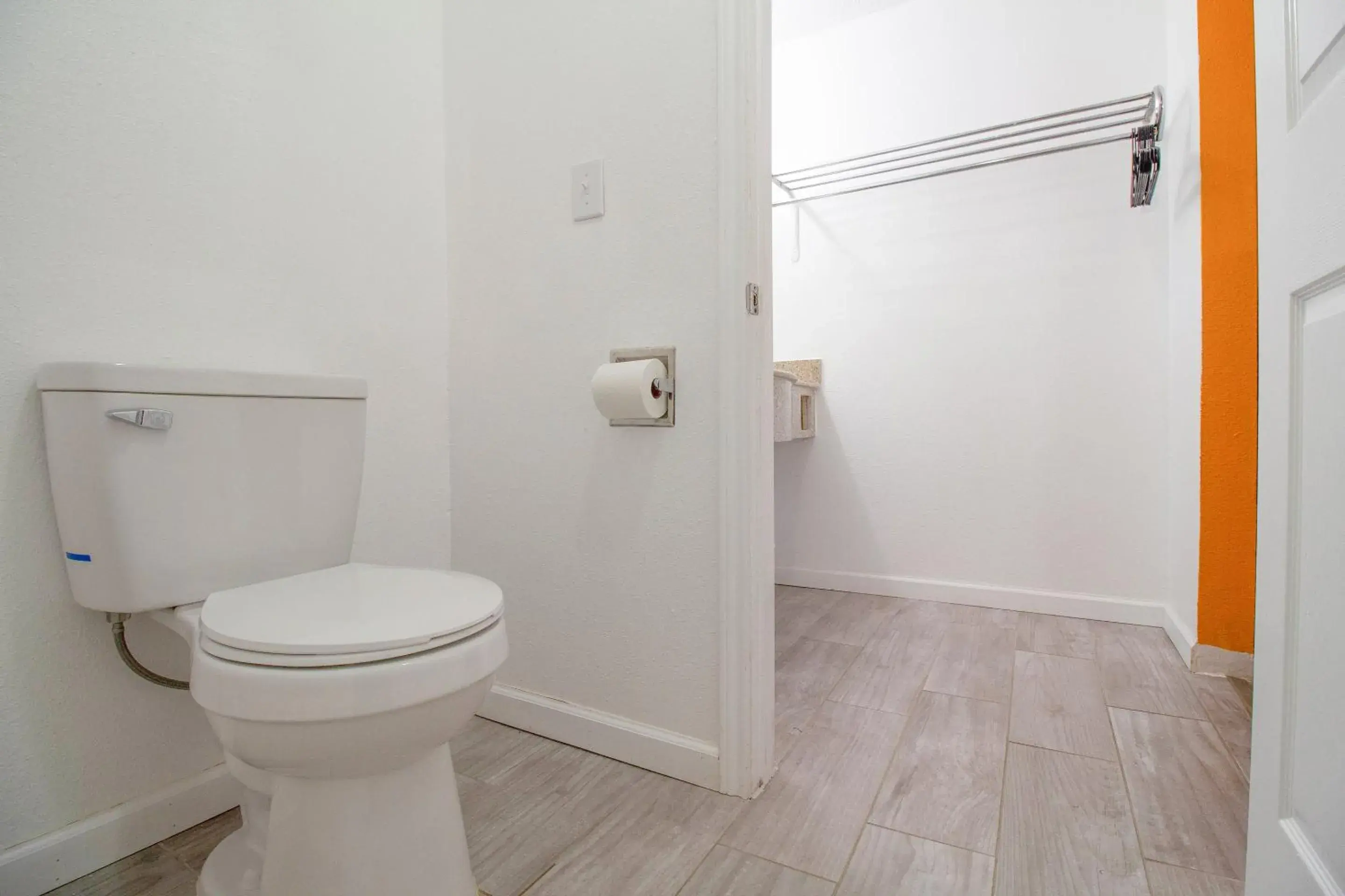 Bathroom in Crossroads Motel Seiling US 60 Bathroom in Crossroads Motel Seiling US 60