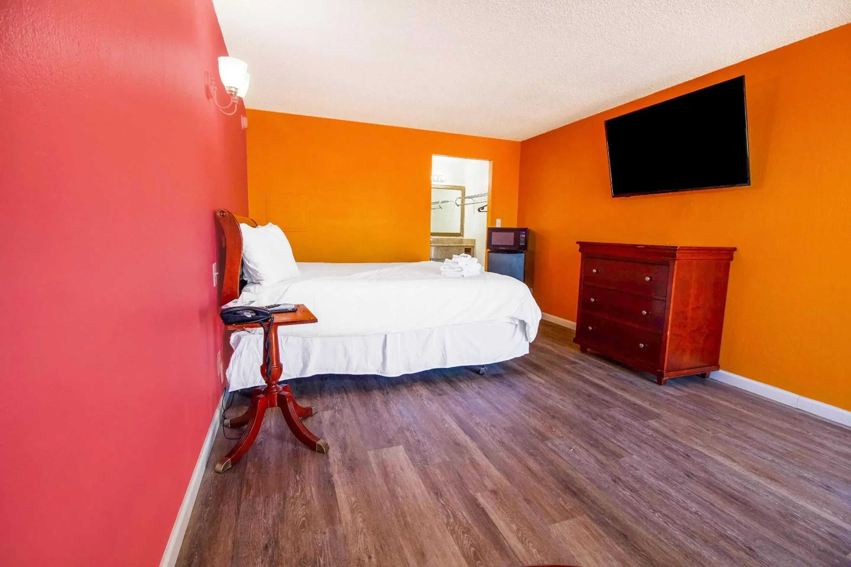 Bedroom, Bed in Crossroads Motel Seiling US 60 Bedroom, Bed in Crossroads Motel Seiling US 60