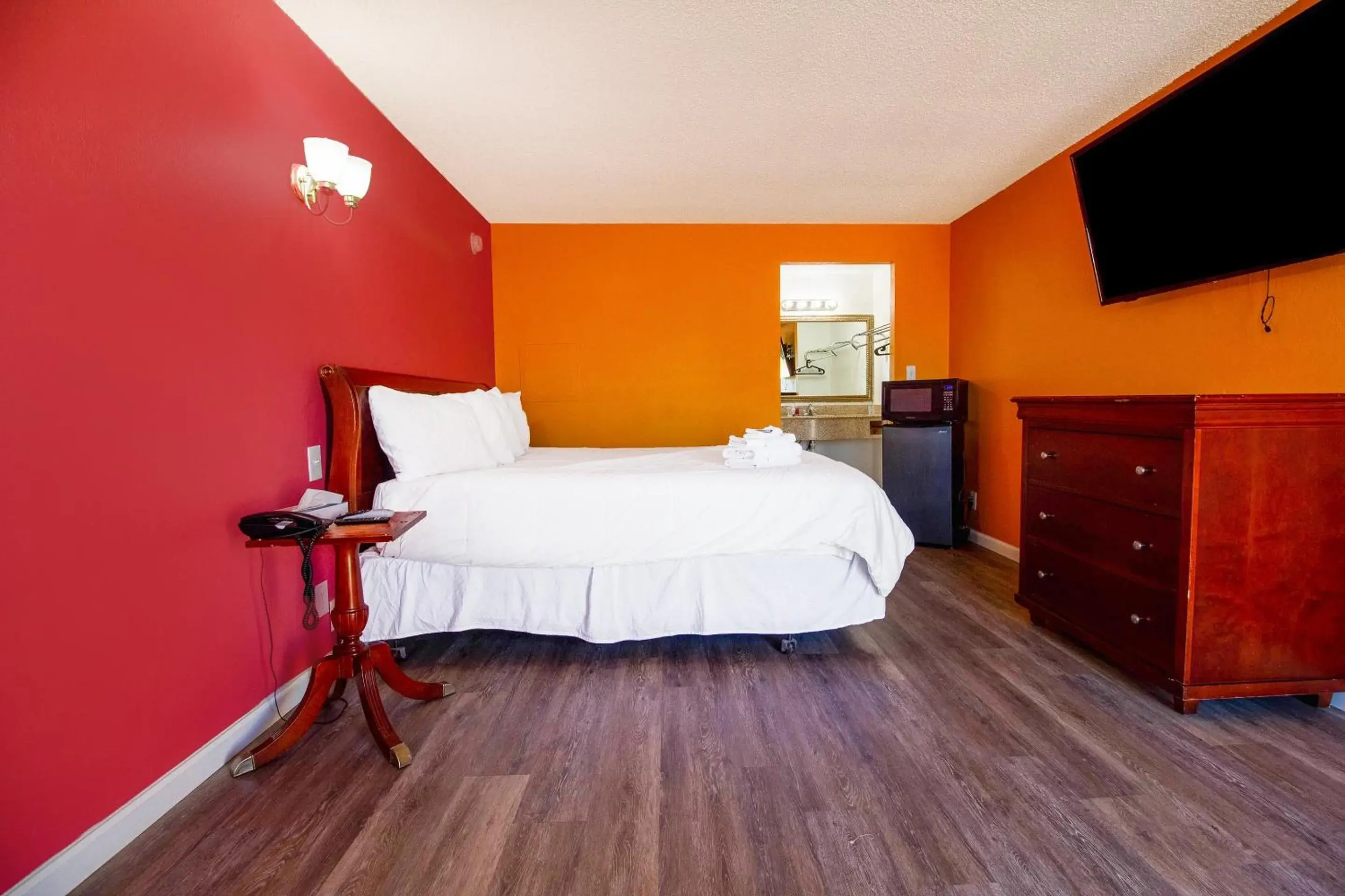 Bedroom, Bed in Crossroads Motel Seiling US 60 Bedroom, Bed in Crossroads Motel Seiling US 60