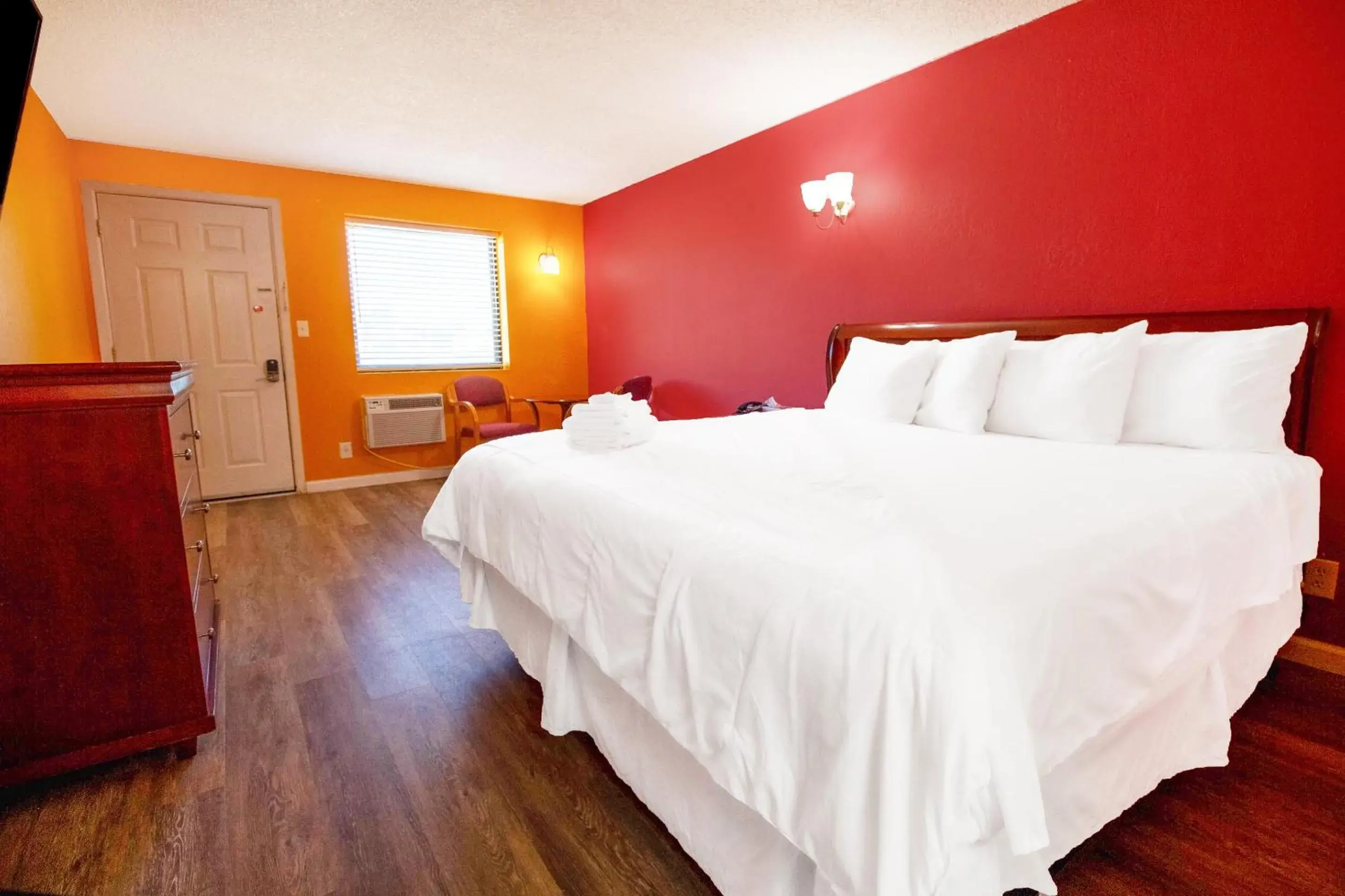 Bedroom, Bed in Crossroads Motel Seiling US 60 Bedroom, Bed in Crossroads Motel Seiling US 60