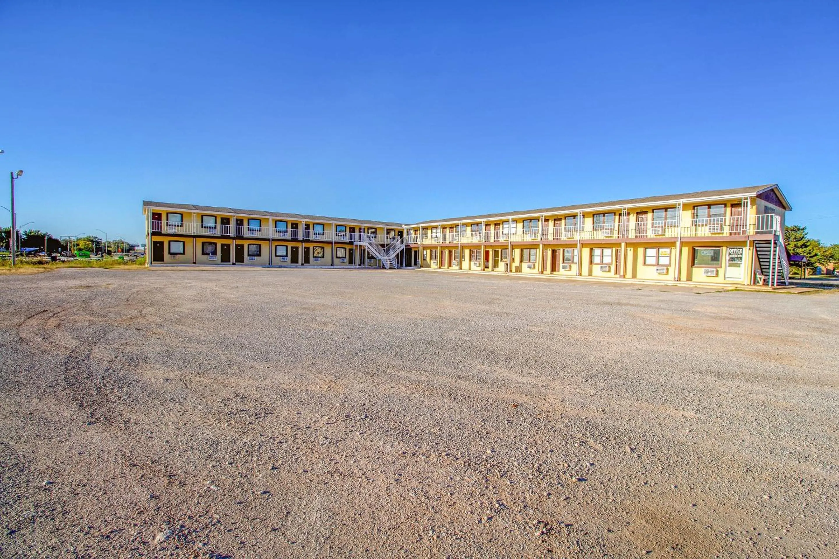 Facade/entrance in Crossroads Motel Seiling US 60