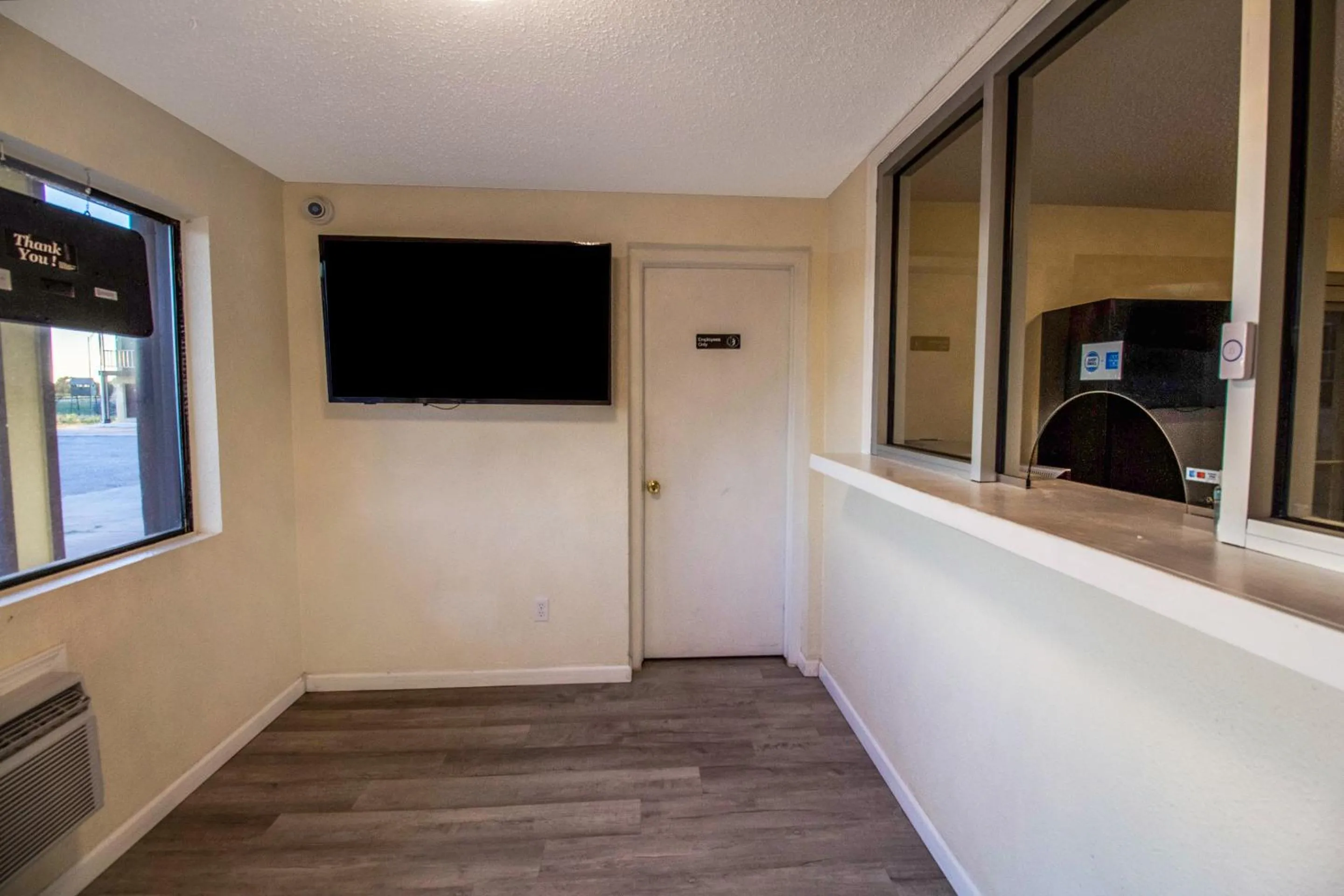 Lobby or reception in Crossroads Motel Seiling US 60